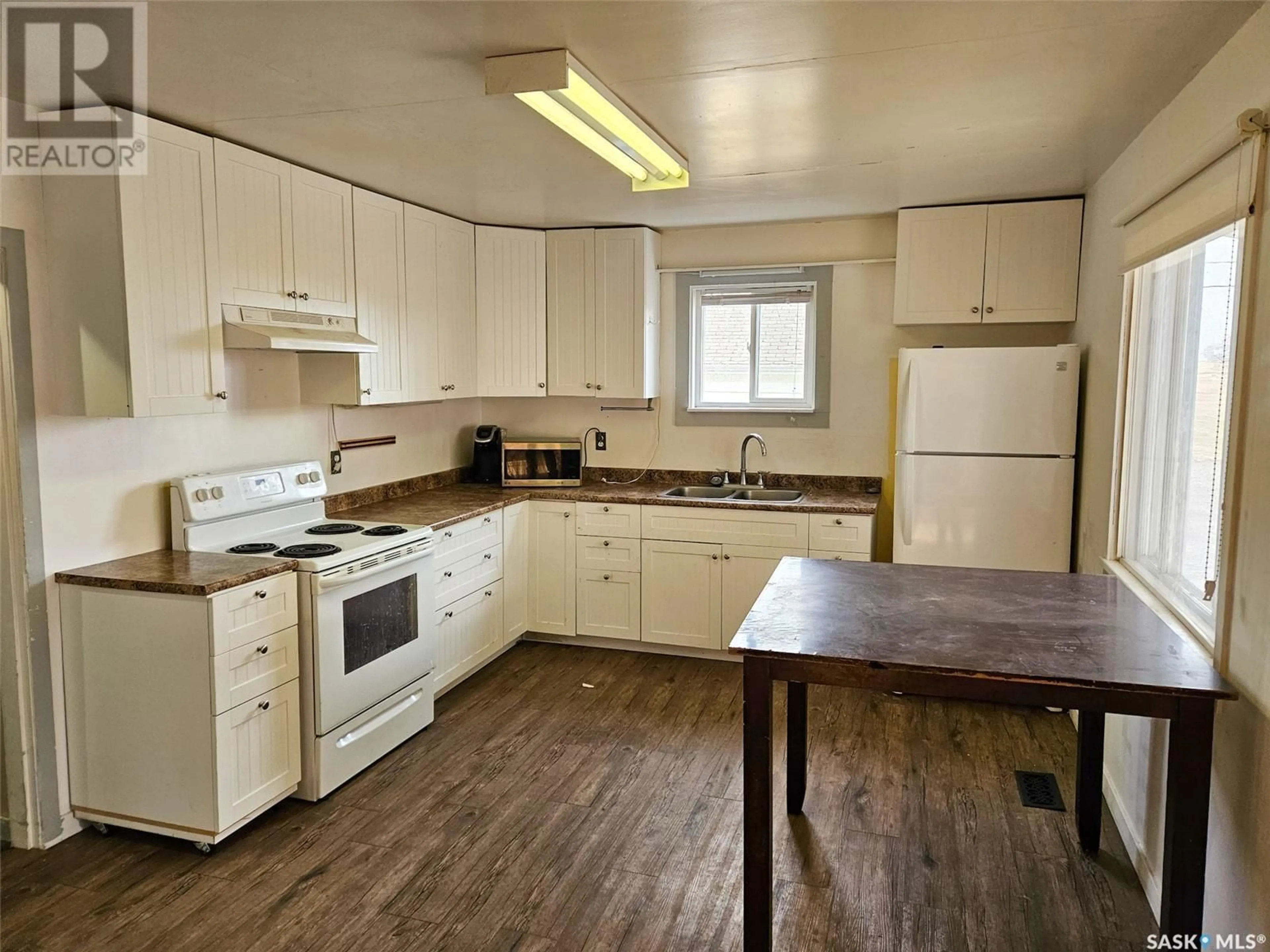 Standard kitchen, wood floors, cottage for 109 Kaufman STREET, Hodgeville Saskatchewan S0H2B0