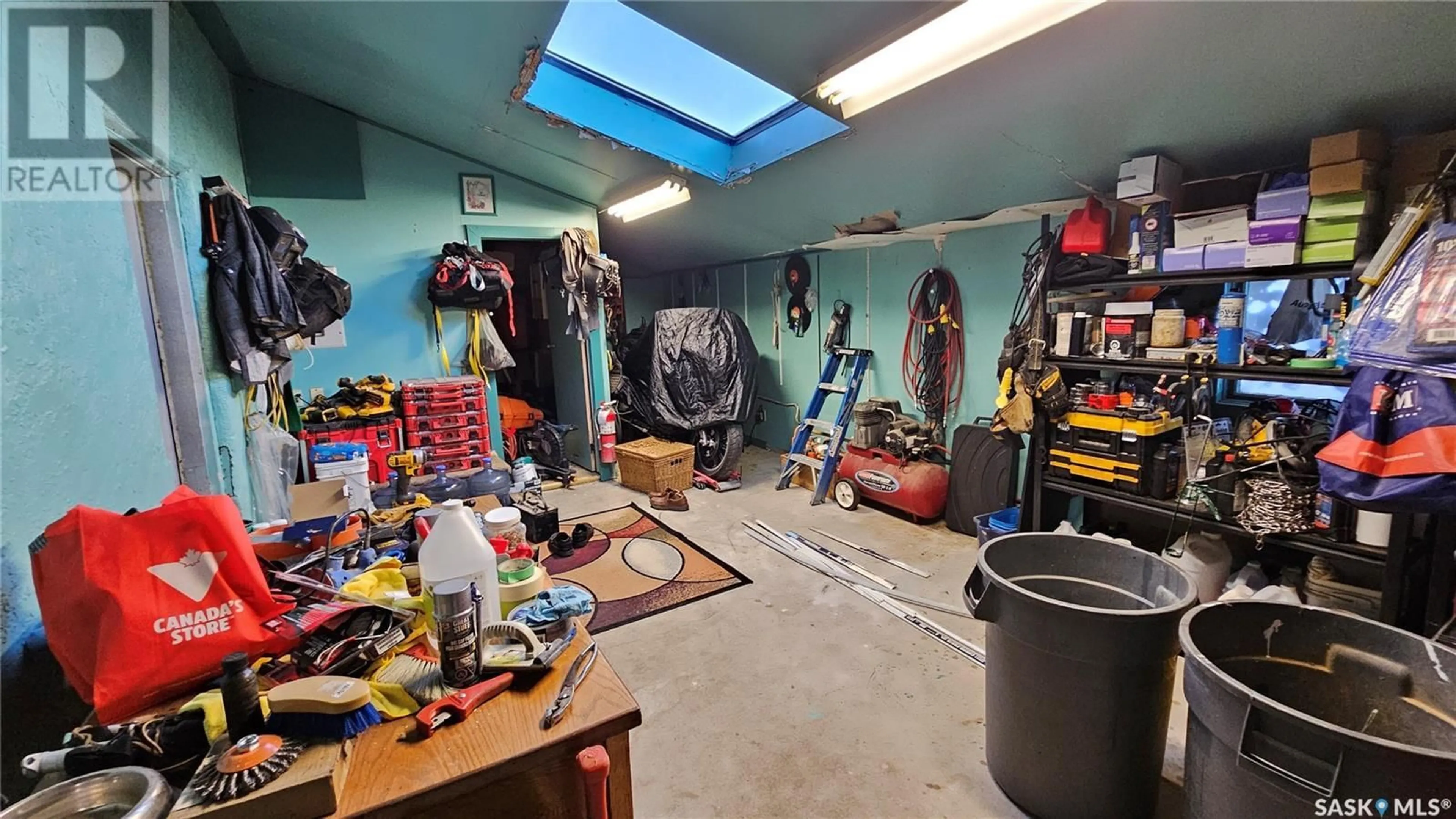 Indoor garage, unknown floor for Acreage south of Ponteix, Auvergne Rm No. 76 Saskatchewan S0N1Z0