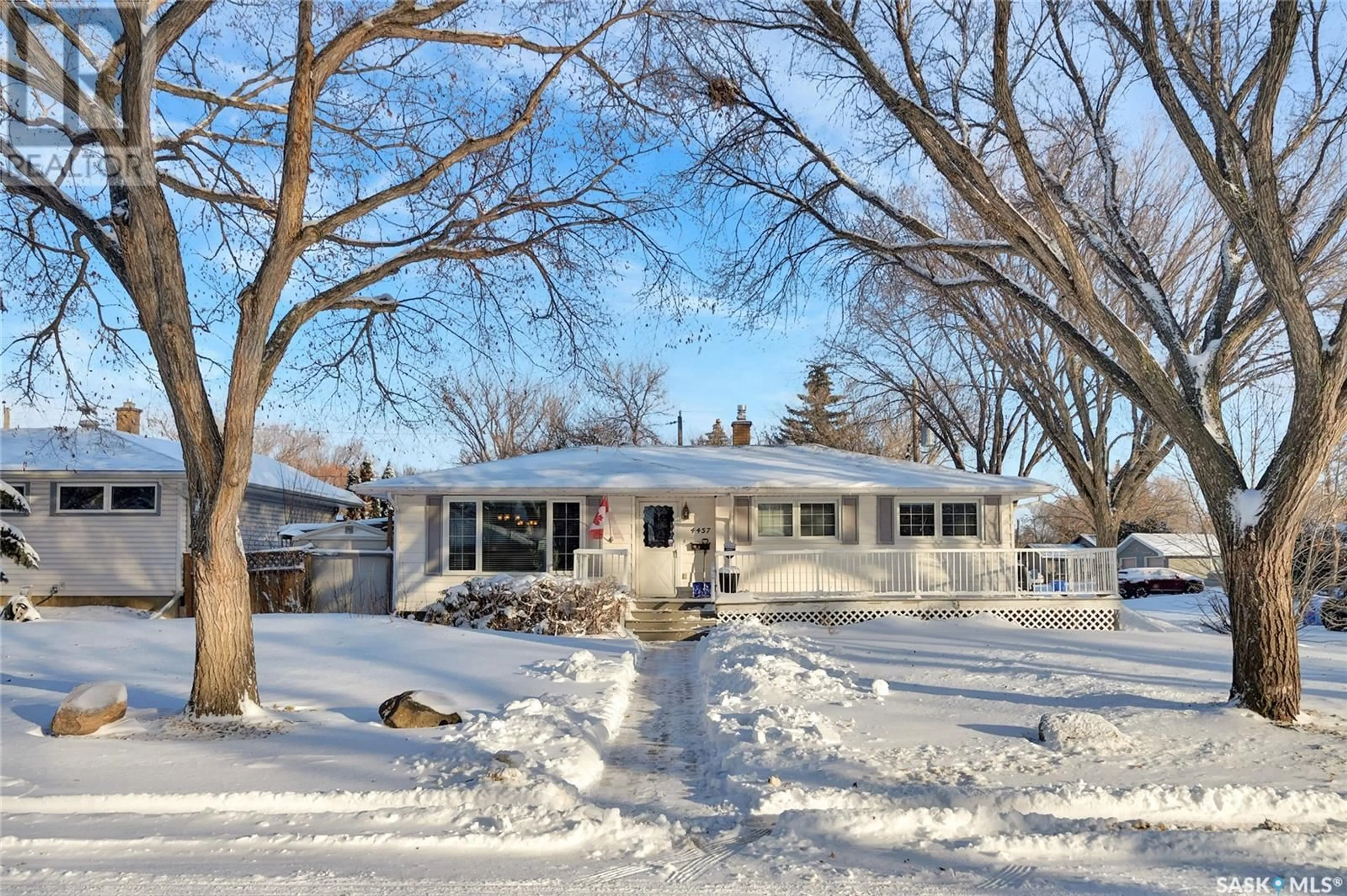 A pic from exterior of the house or condo, the street view for 4457 Acadia DRIVE, Regina Saskatchewan S4S4T5