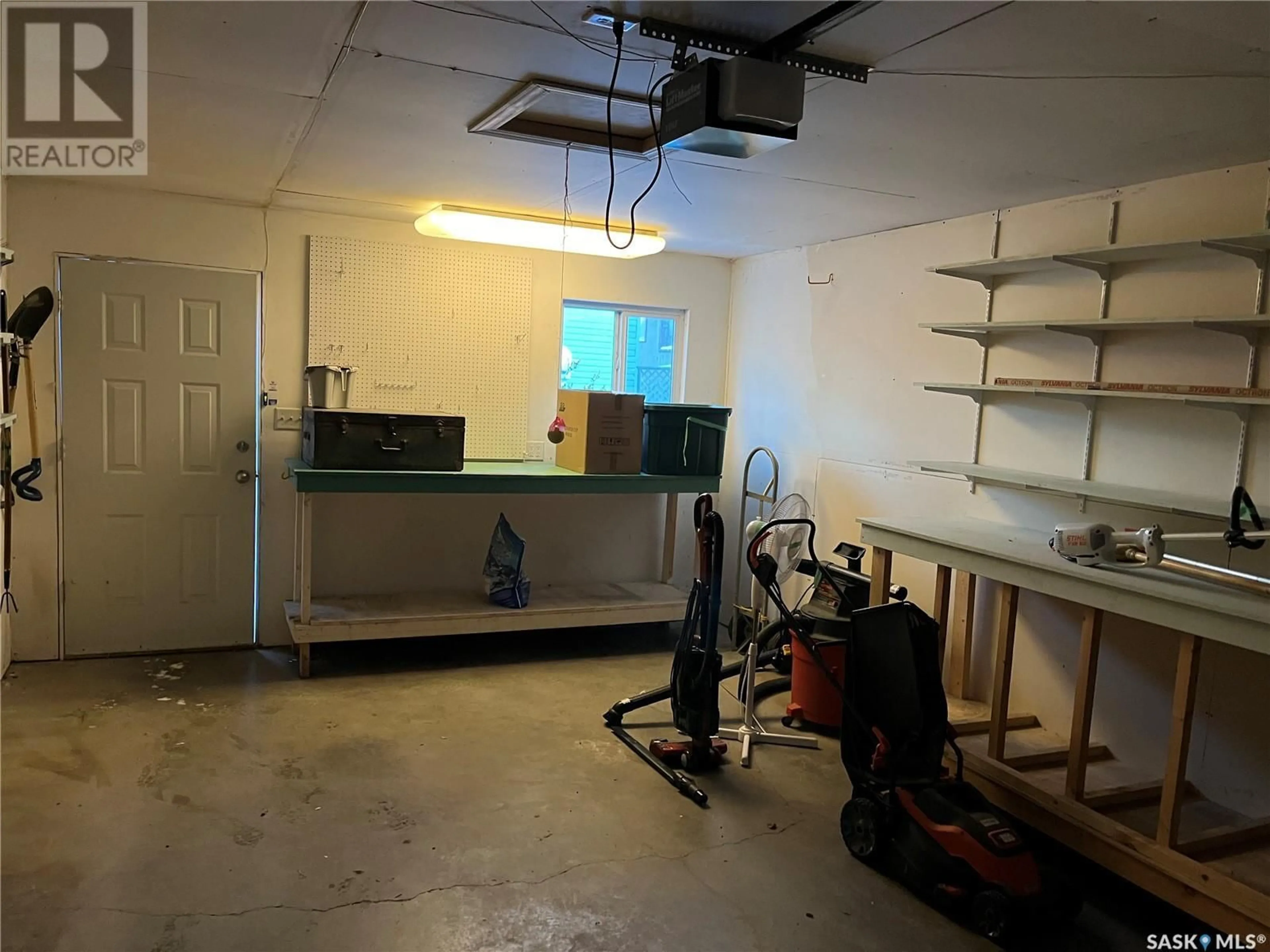 Indoor garage, cement floor for 2317 Elphinstone STREET, Regina Saskatchewan S4T3P2