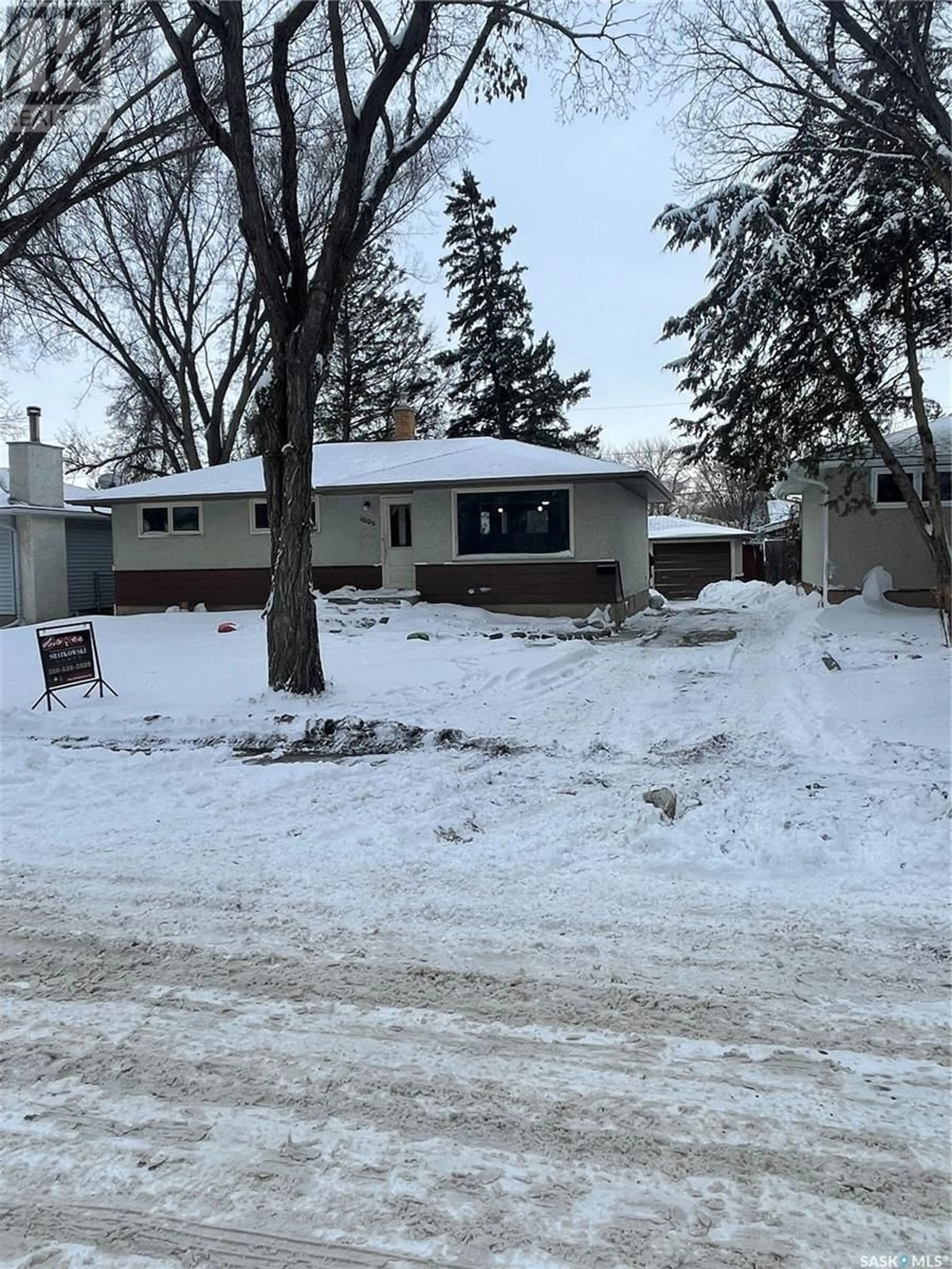 A pic from exterior of the house or condo, the street view for 1006 Garry STREET, Regina Saskatchewan S4T5R2