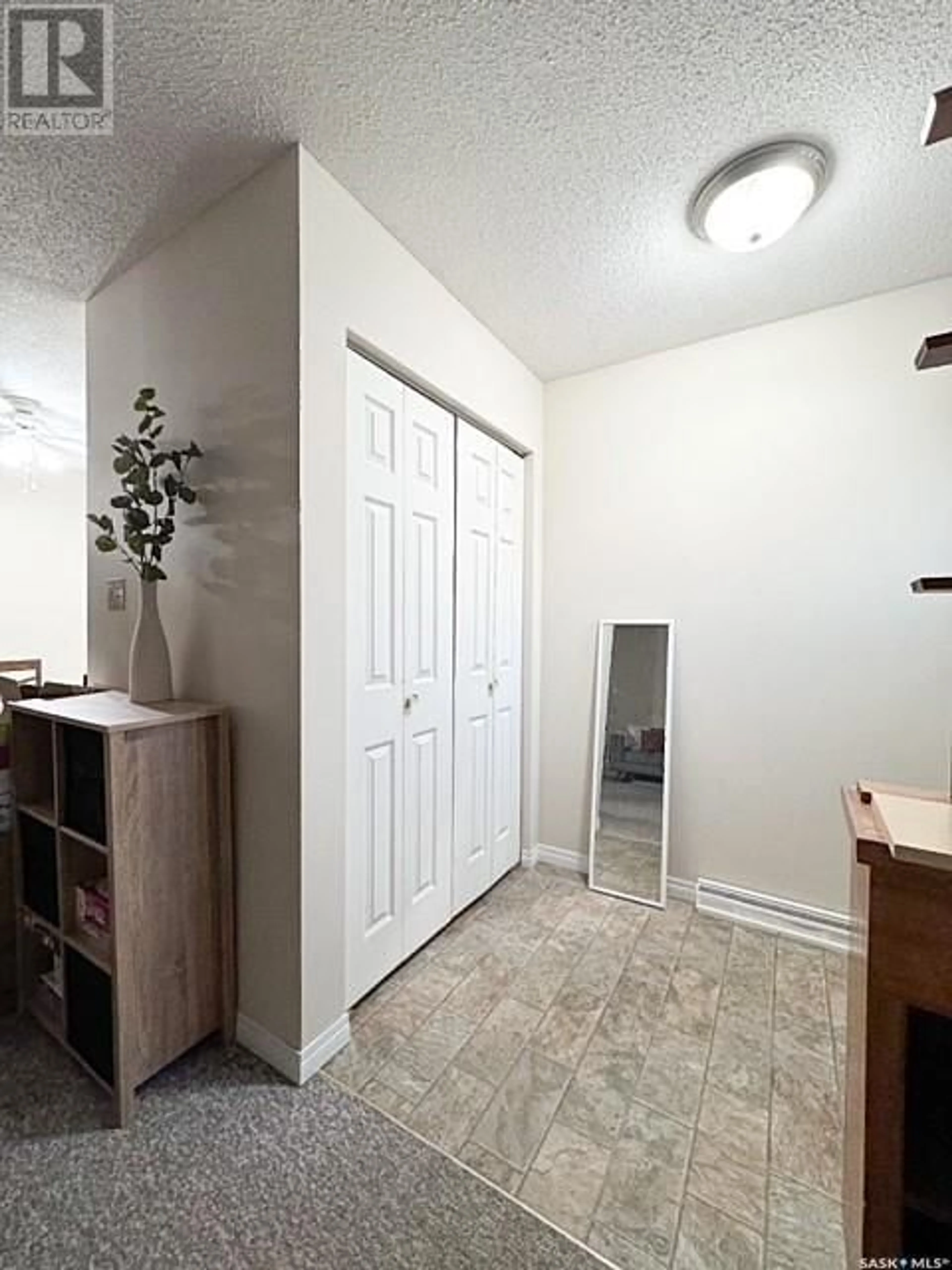 Indoor entryway, unknown floor for 251&255 17th AVENUE NE, Swift Current Saskatchewan S9H2X9