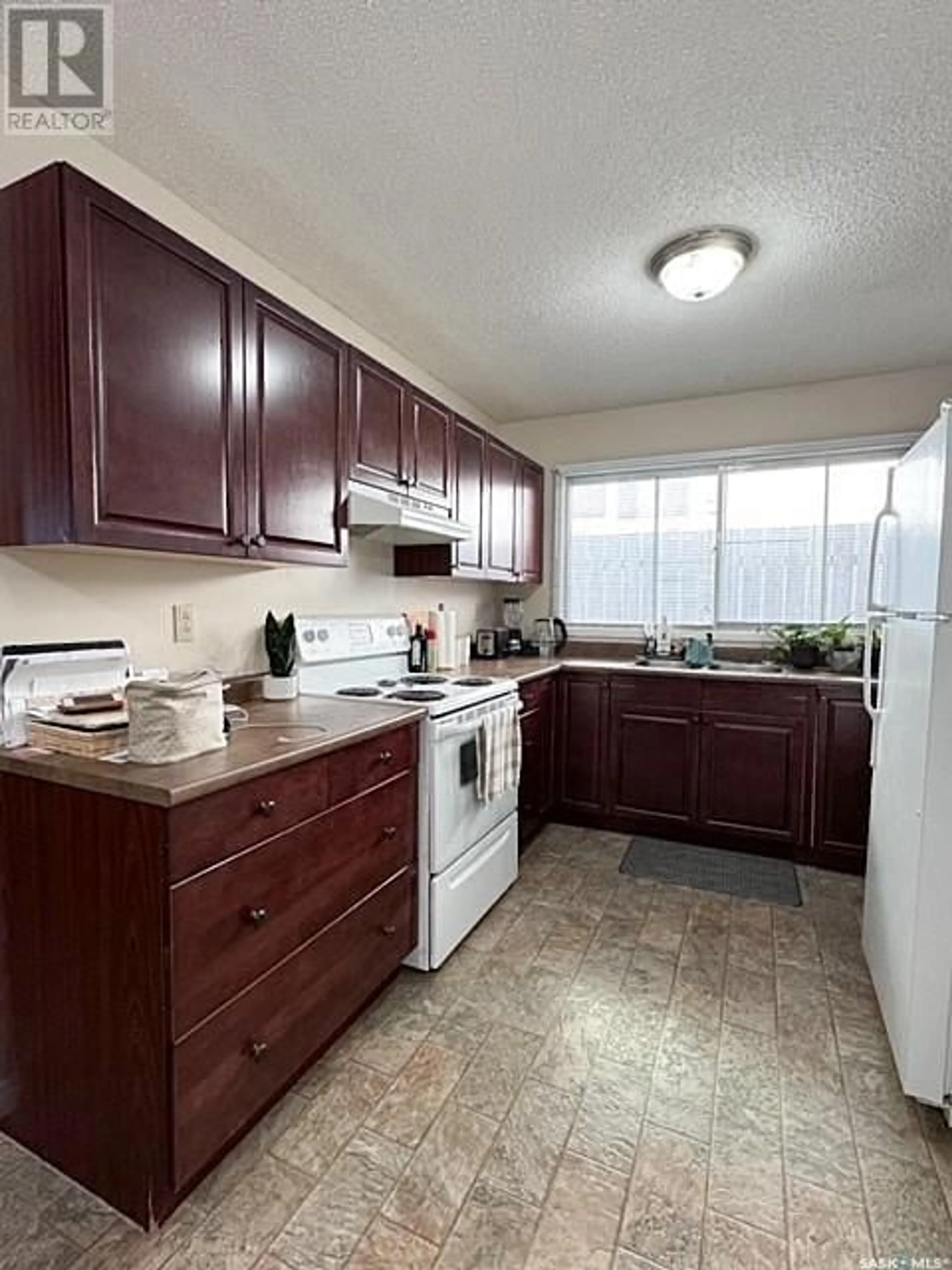 Standard kitchen for 251&255 17th AVENUE NE, Swift Current Saskatchewan S9H2X9