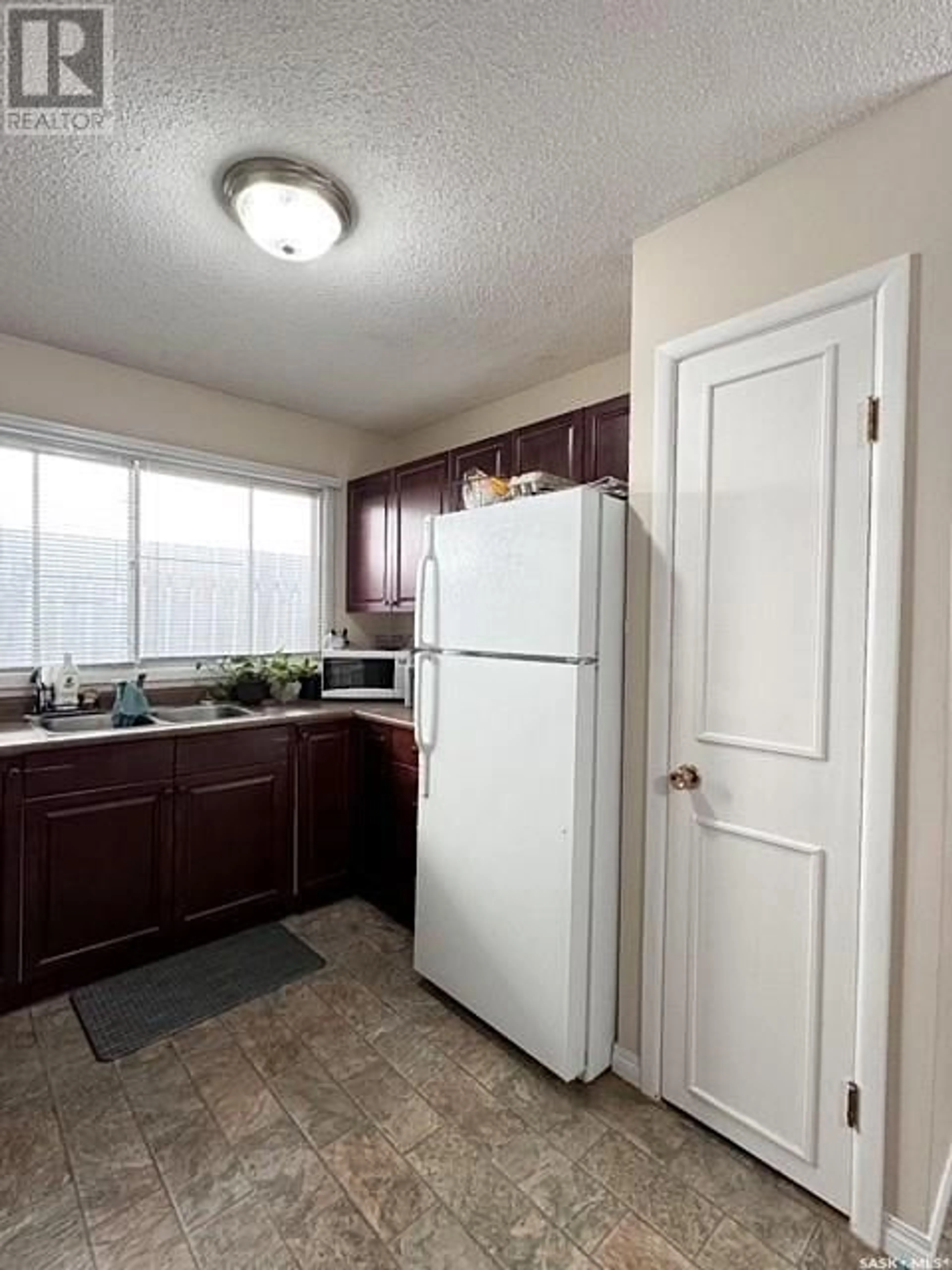 Standard kitchen, unknown floor for 251&255 17th AVENUE NE, Swift Current Saskatchewan S9H2X9