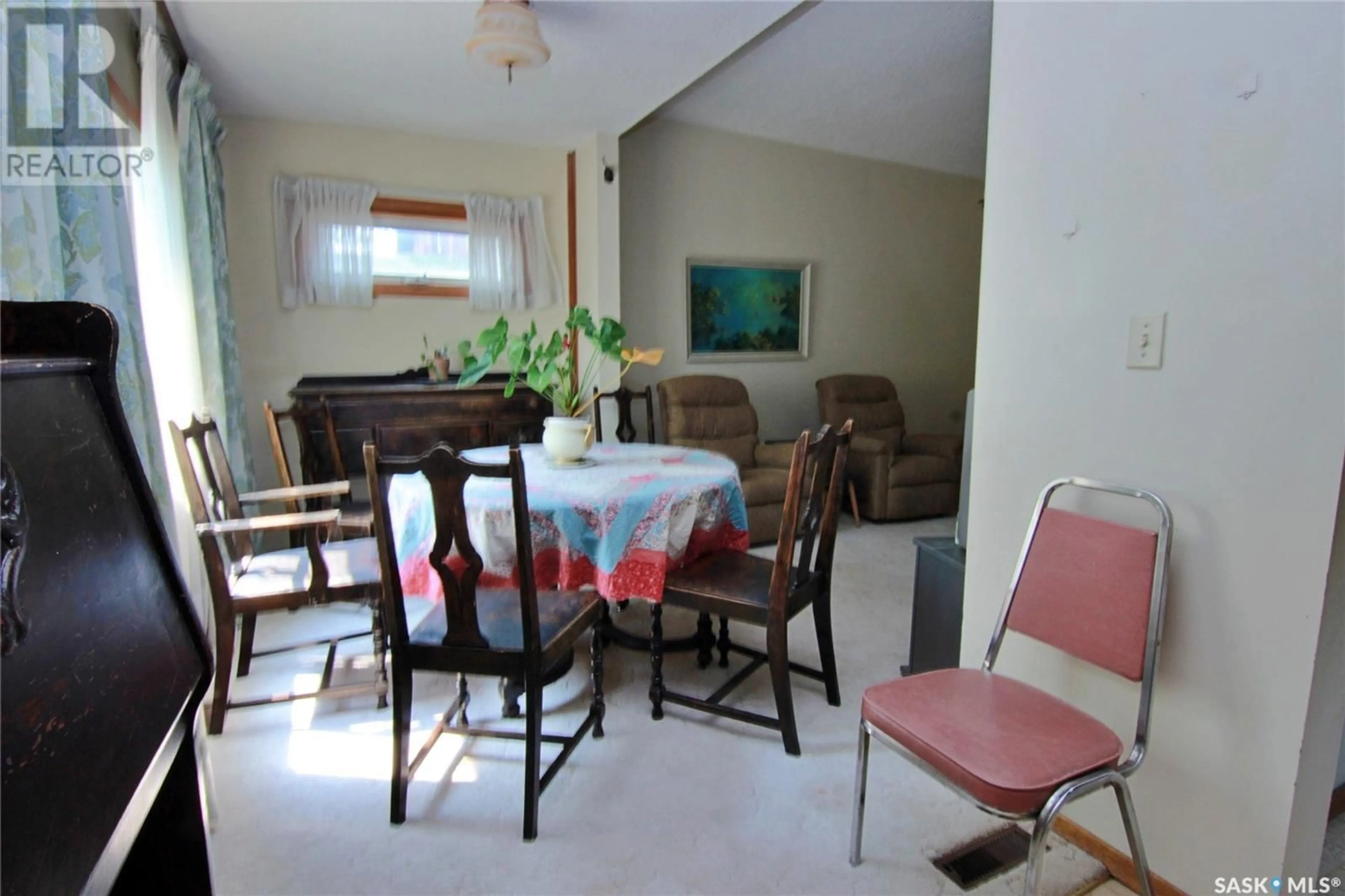 Dining room, unknown floor, cottage for 618 31st STREET W, Saskatoon Saskatchewan S7L0R3