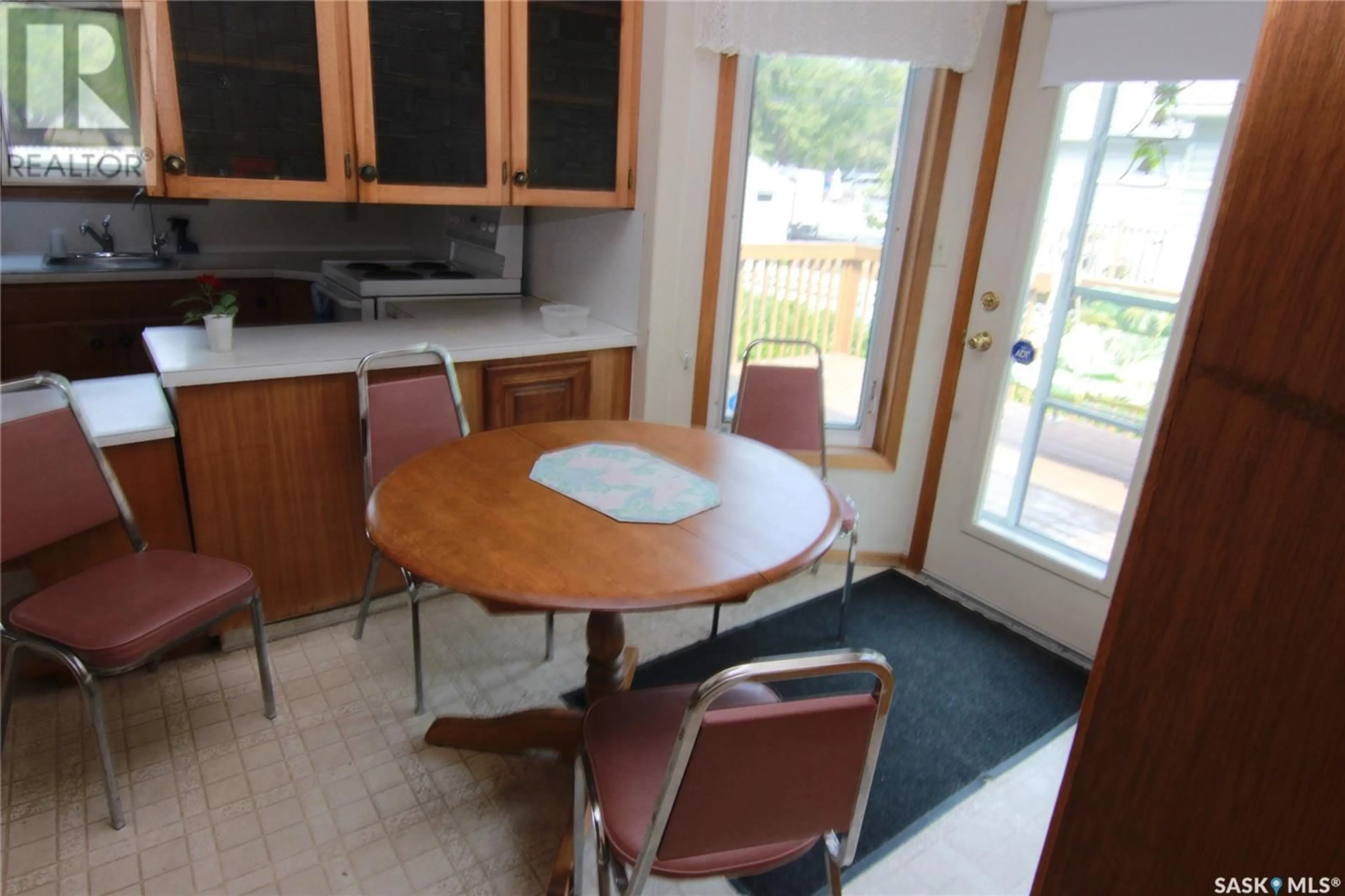 Dining room, unknown floor, cottage for 618 31st STREET W, Saskatoon Saskatchewan S7L0R3