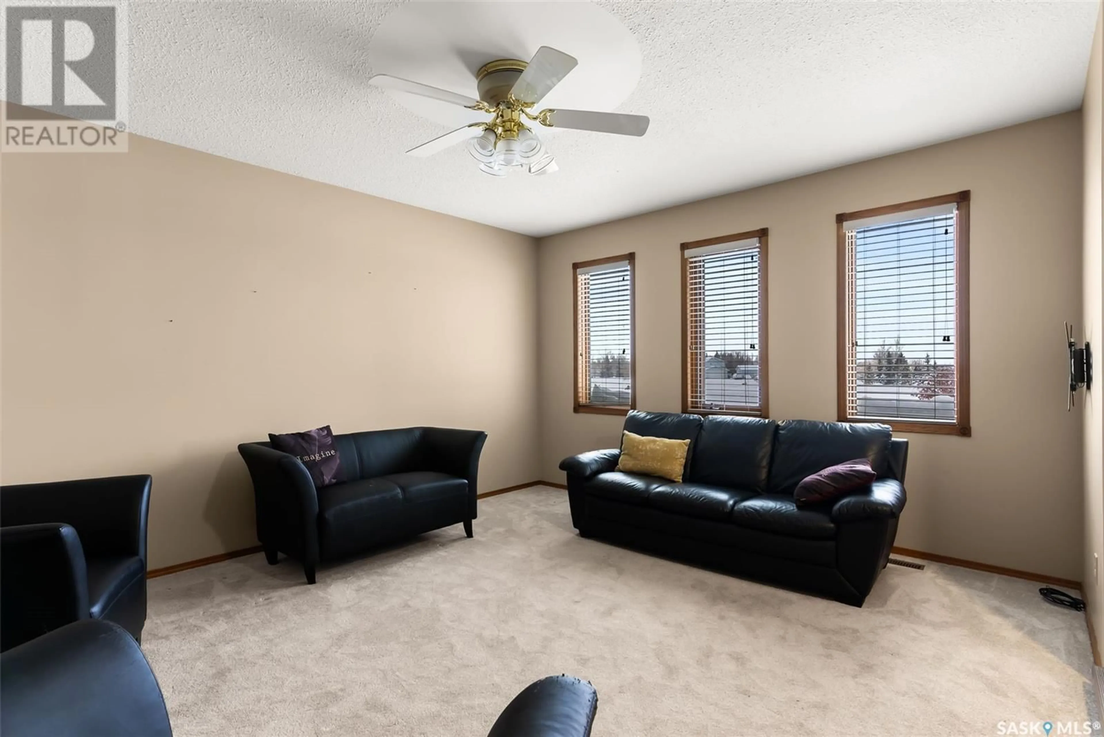 Living room, carpet floors for 8 Deneve DRIVE, Edenwold Rm No. 158 Saskatchewan S4L5B1