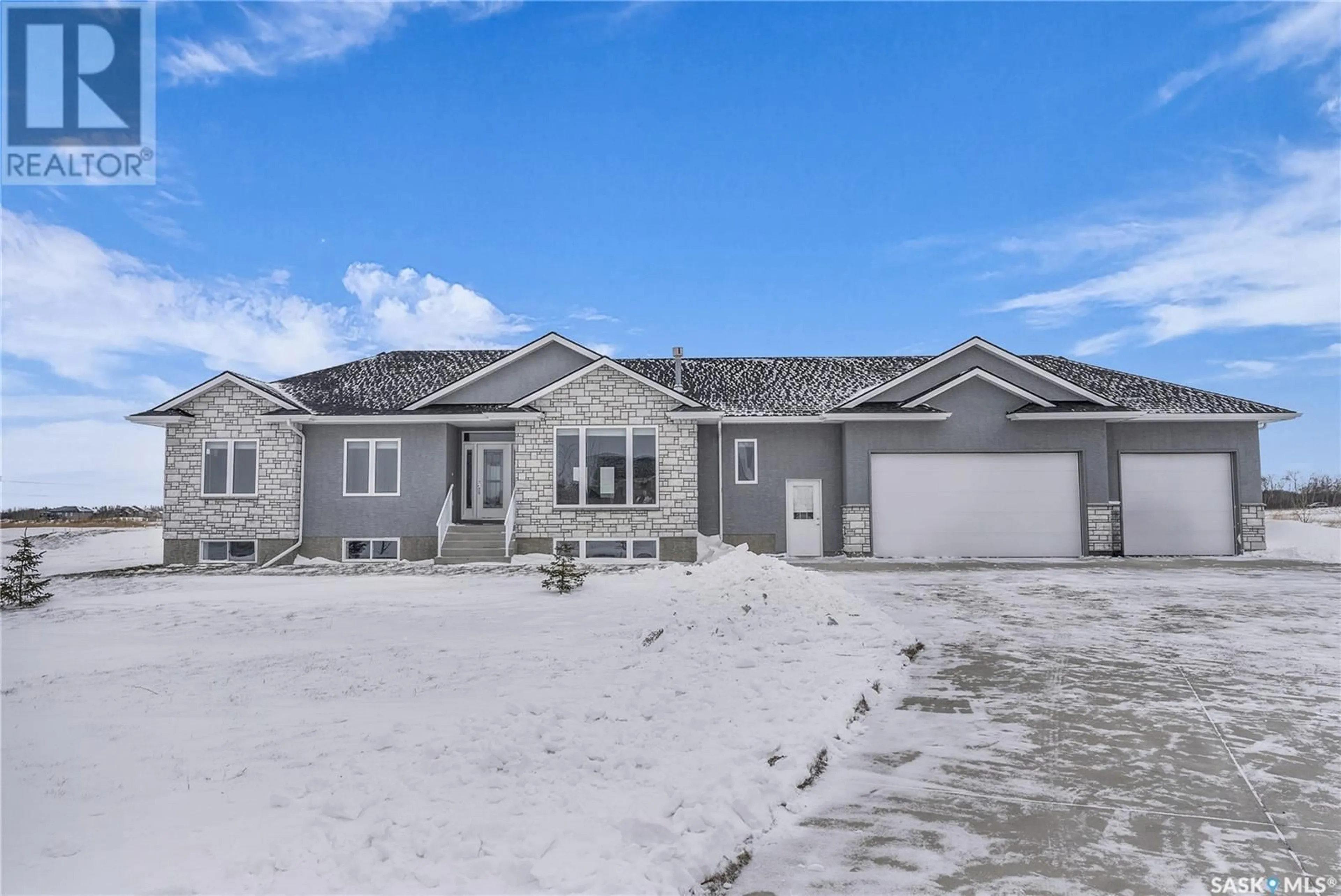 Frontside or backside of a home, the street view for 46 Country CRESCENT, Dundurn Rm No. 314 Saskatchewan S7C0A7