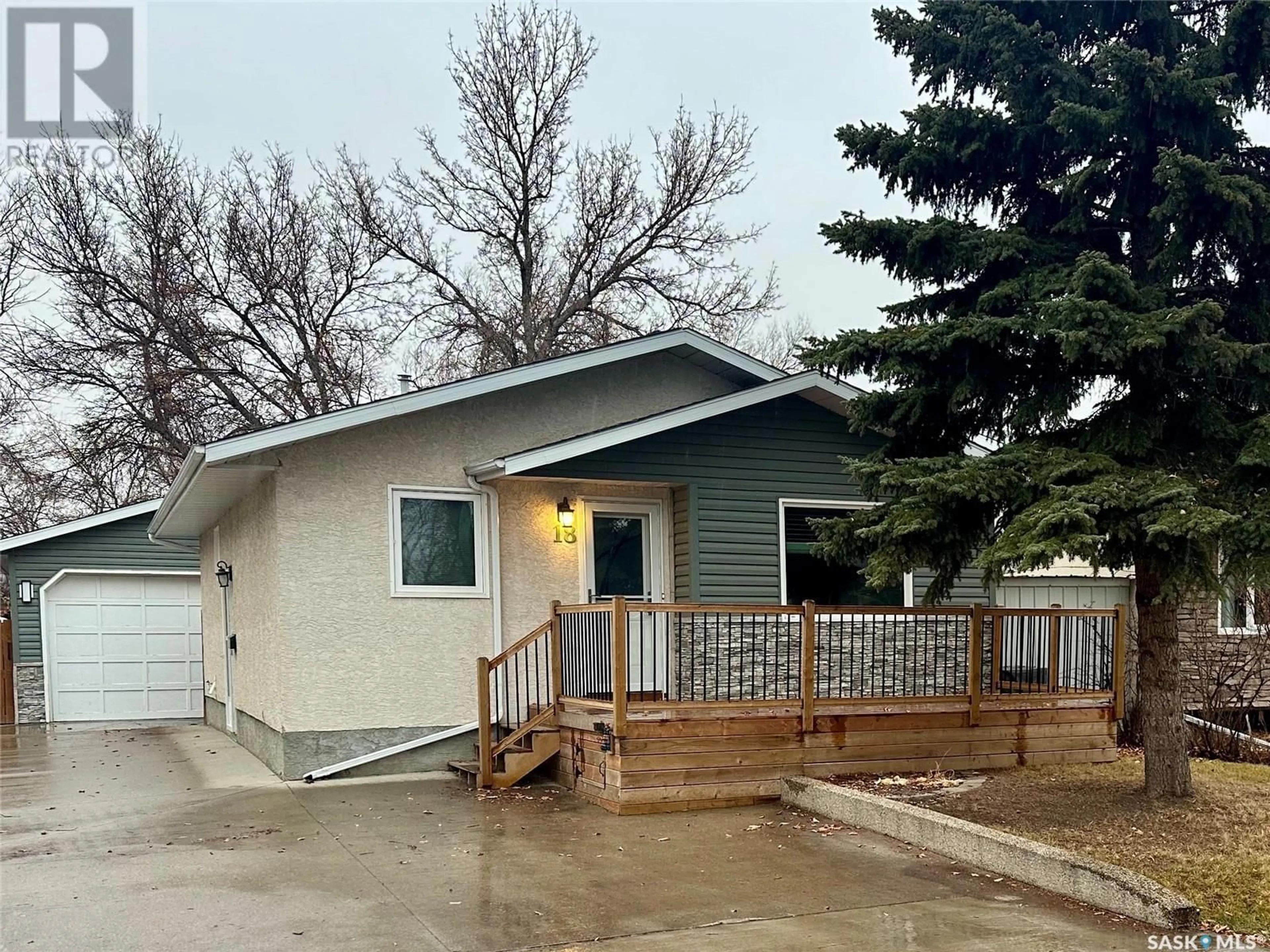 A pic from exterior of the house or condo, the front or back of building for 18 Young CRESCENT, Regina Saskatchewan S4N4K8