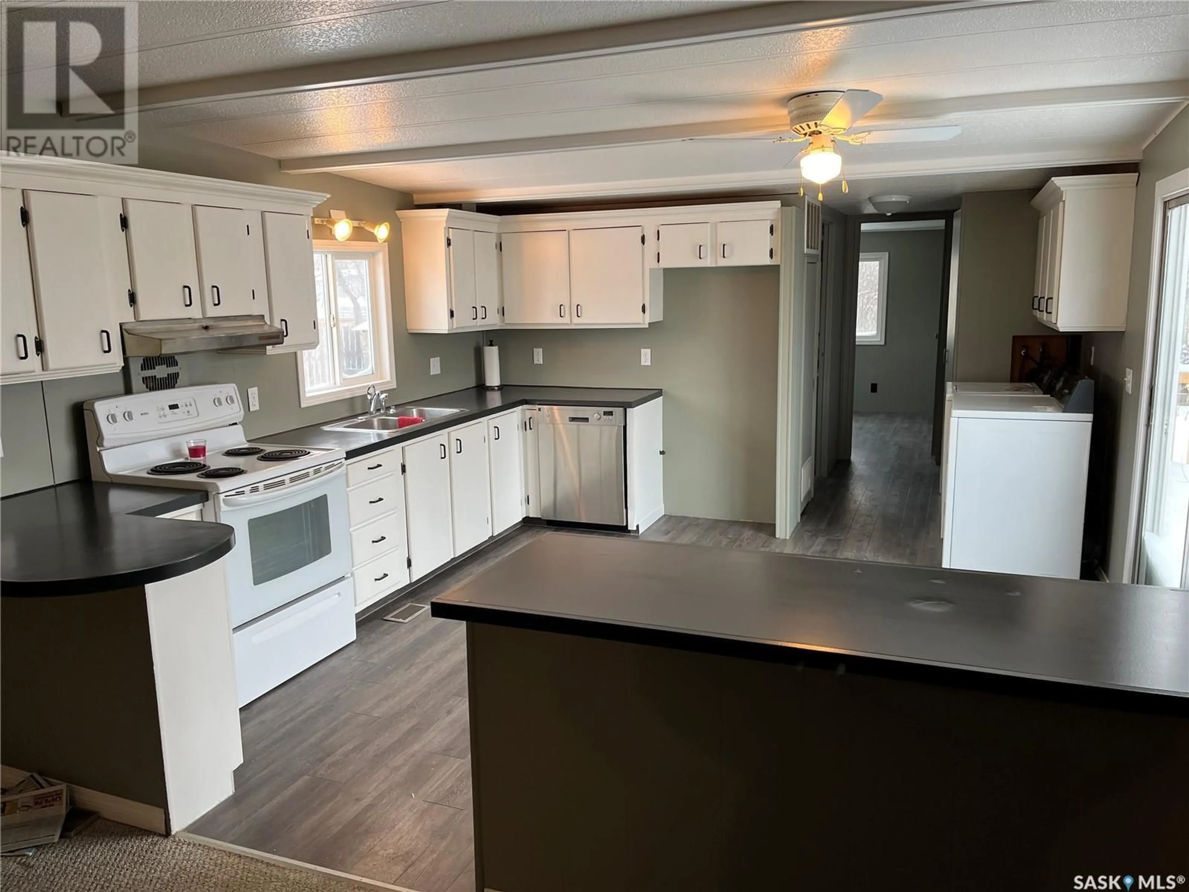 Open concept kitchen for 185 Laing CRESCENT, Weyburn Saskatchewan S4H2R8