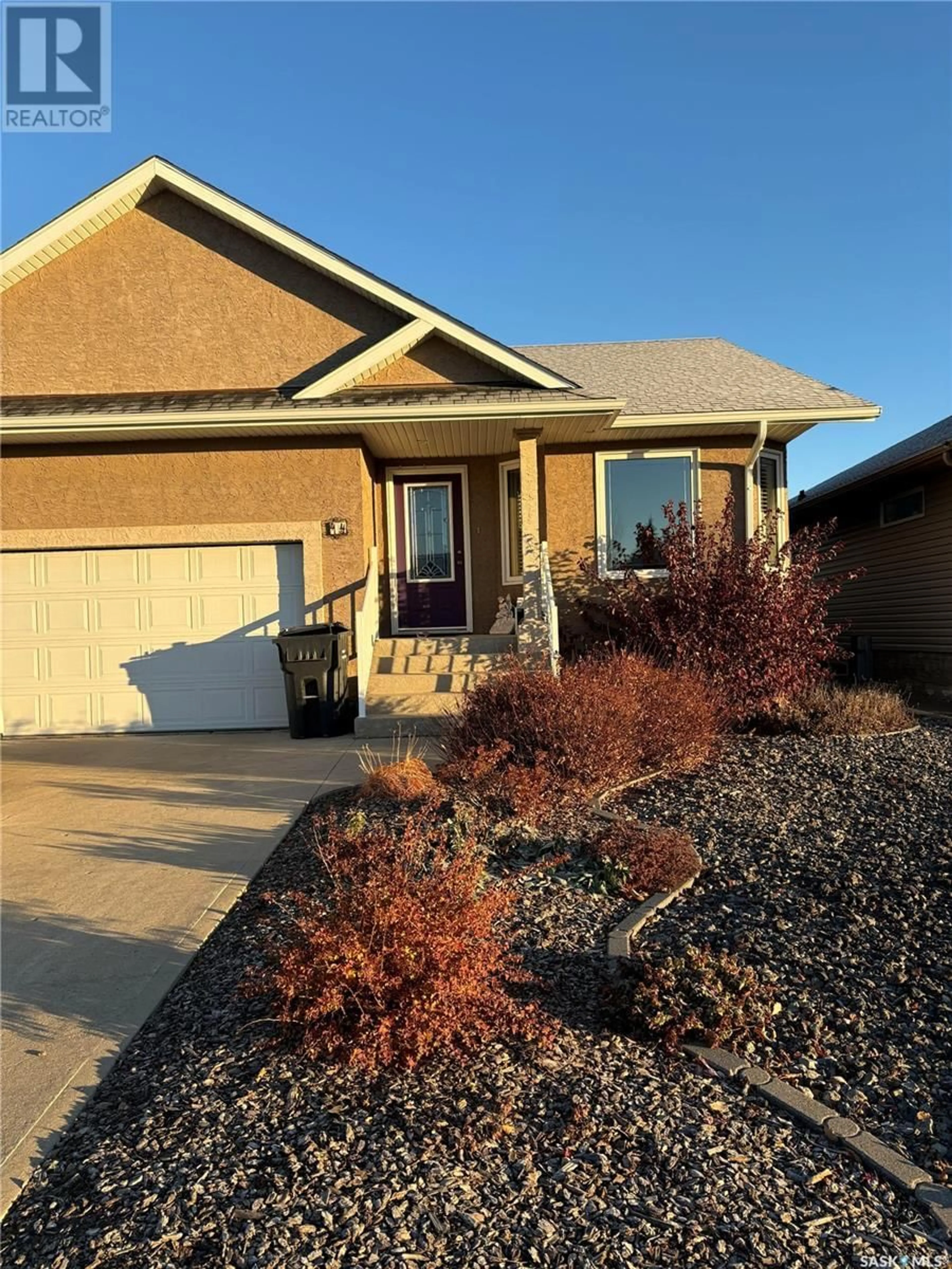 Frontside or backside of a home for 14 Good Spirit CRESCENT, Yorkton Saskatchewan S3N4G2