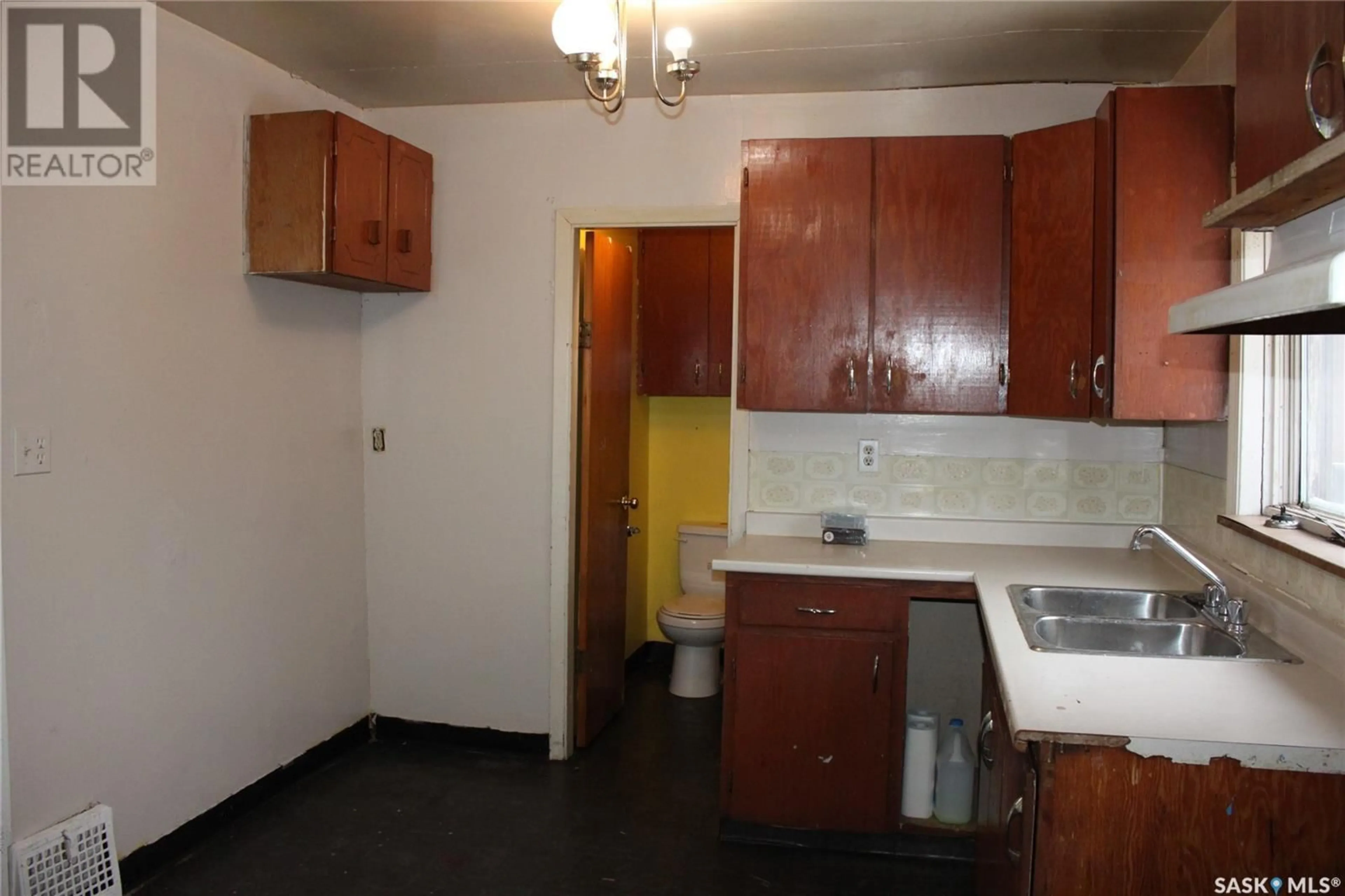 Standard kitchen, unknown floor, cottage for 1913 Montreal STREET, Regina Saskatchewan S4P1L4