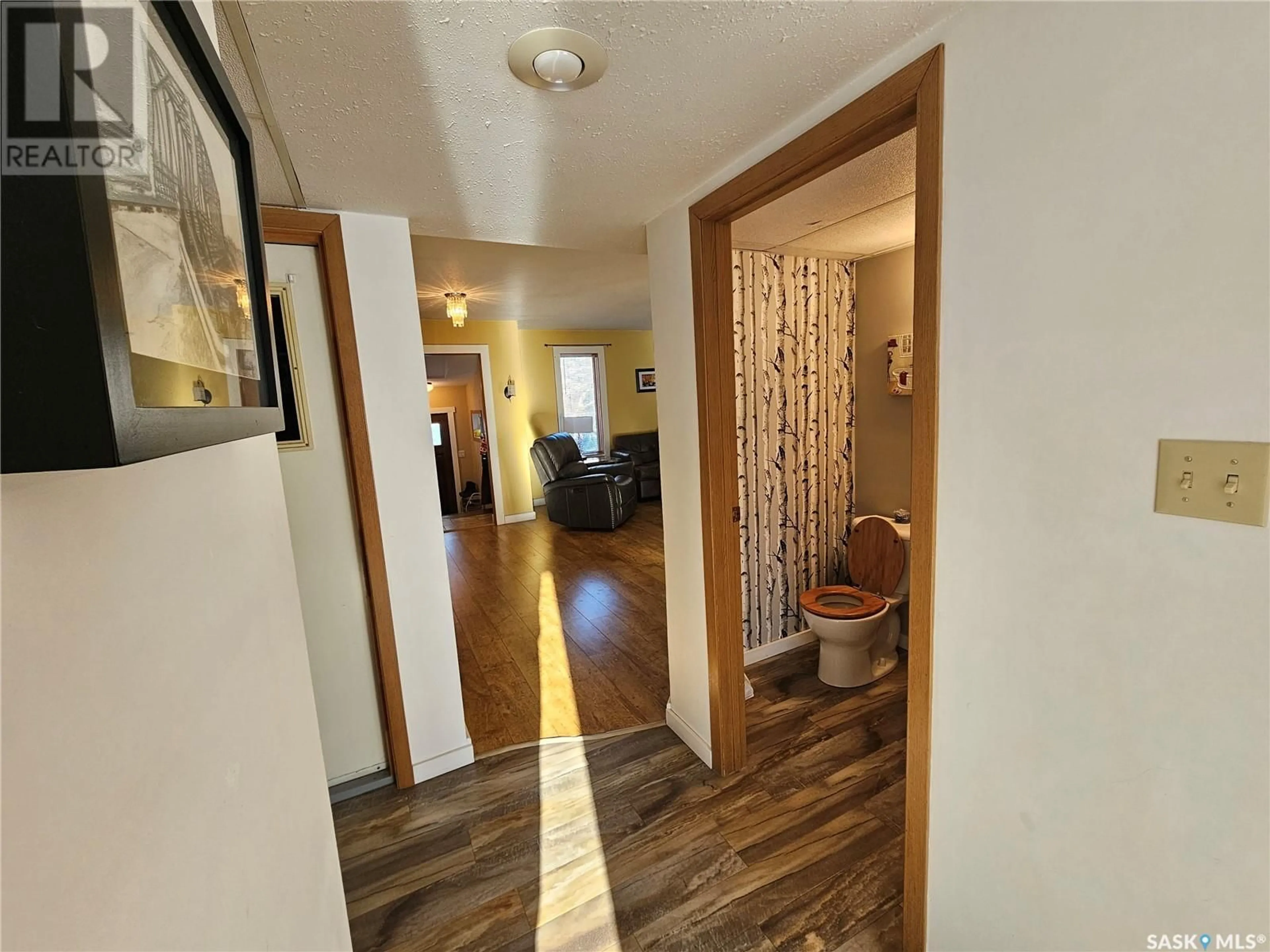 Indoor entryway, wood floors for 616 2nd AVENUE W, Meadow Lake Saskatchewan S9X1A6