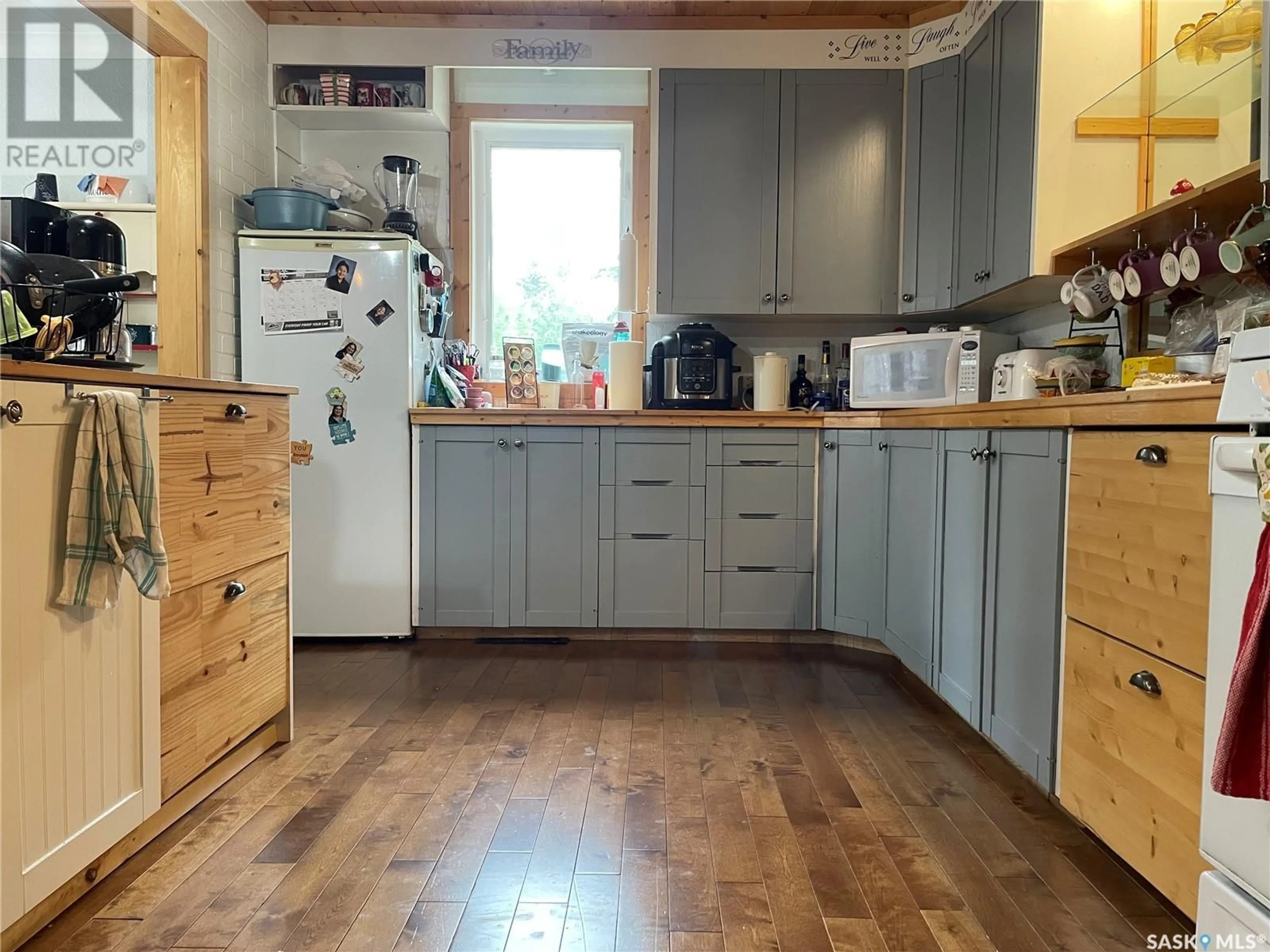 Standard kitchen, wood/laminate floor for 50 ACRES, Makwa Saskatchewan S0M1N0