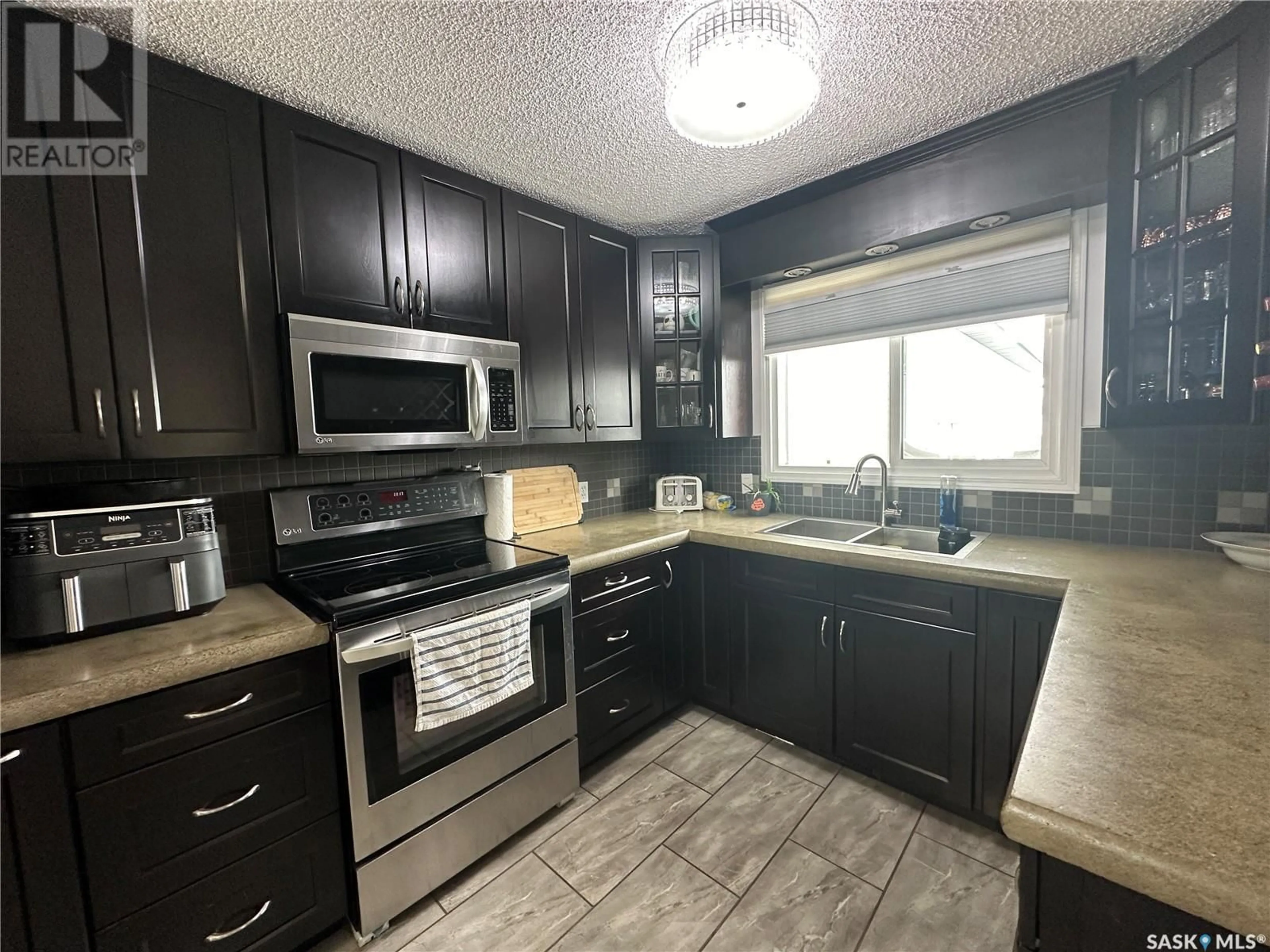 Standard kitchen, wood floors, cottage for 65 Jubilee DRIVE, Humboldt Saskatchewan S0K2A0