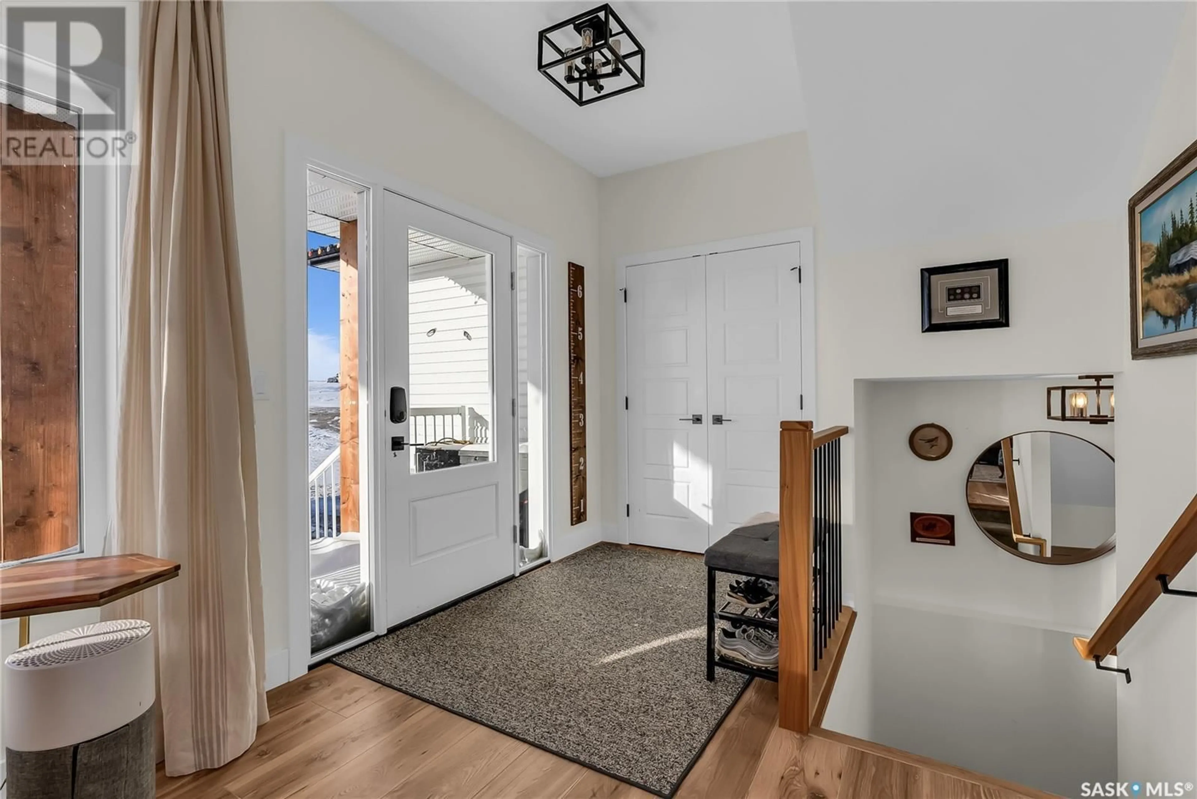 Indoor entryway, wood floors for 68 Meadowlark CRESCENT, Blucher Rm No. 343 Saskatchewan S7B0A5