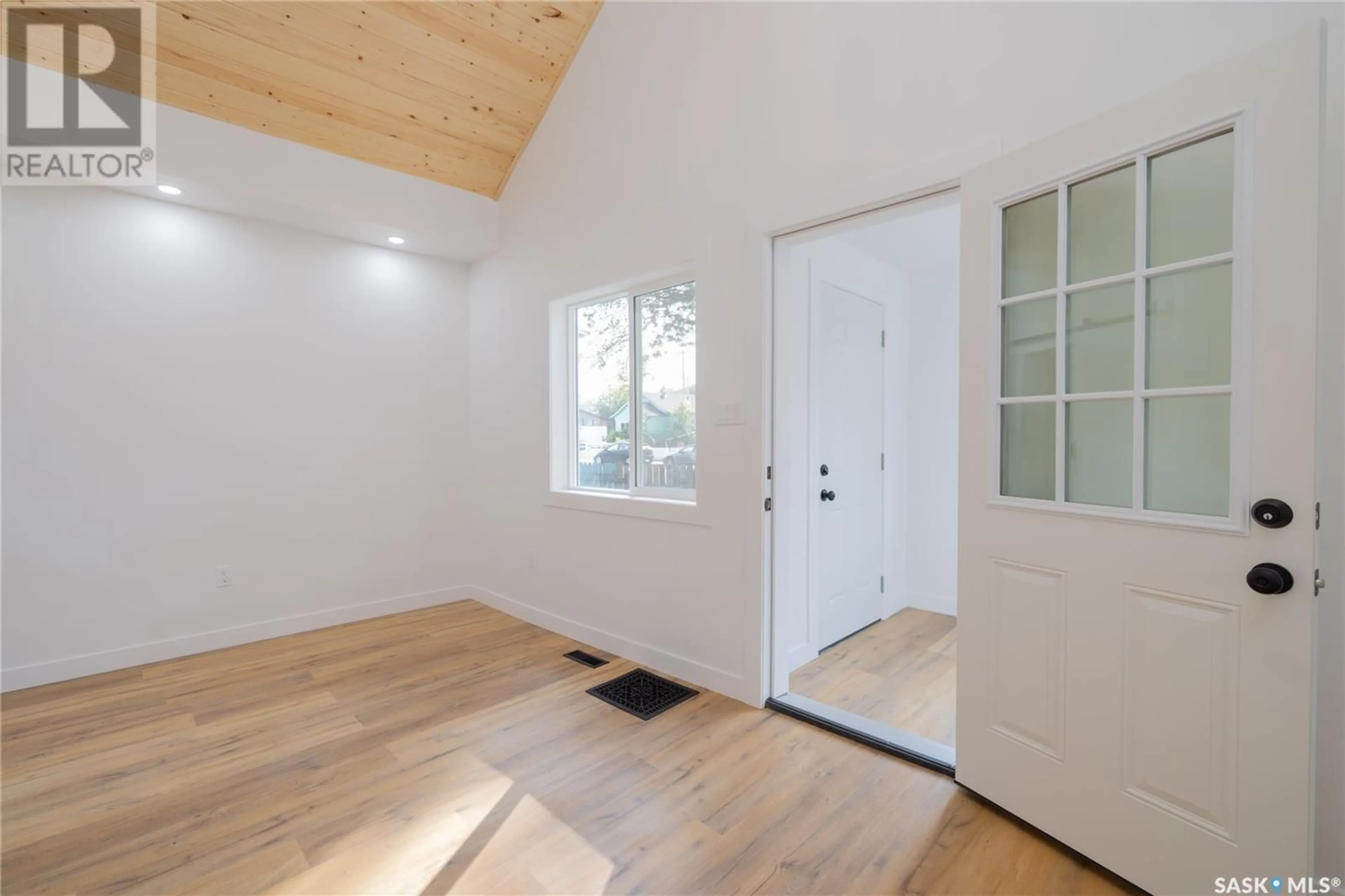 Indoor entryway, wood floors for 428 F AVENUE S, Saskatoon Saskatchewan S7M1T5