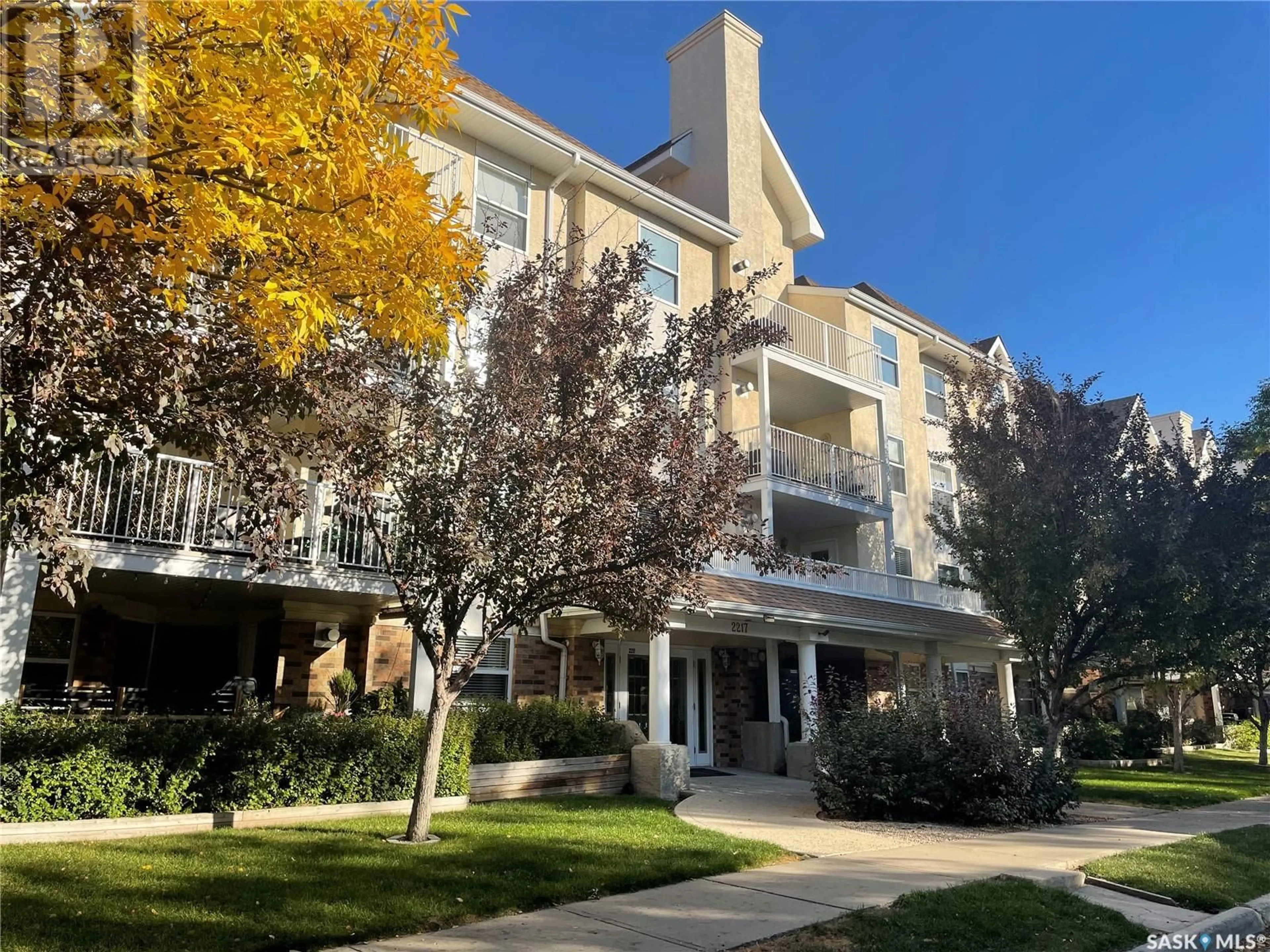 A pic from exterior of the house or condo, the front or back of building for 302 2217 Angus STREET, Regina Saskatchewan S4T2A3