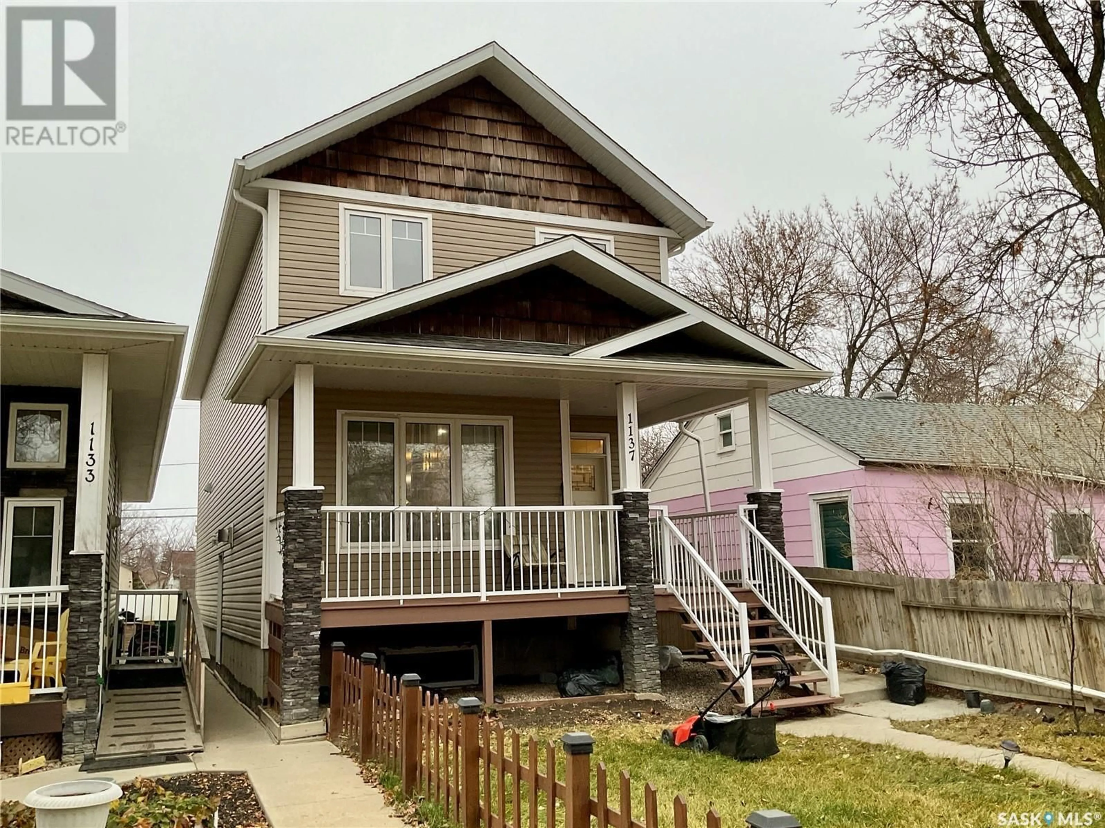 Home with vinyl exterior material, street for 1137 WALLACE STREET, Regina Saskatchewan S4N3Z1