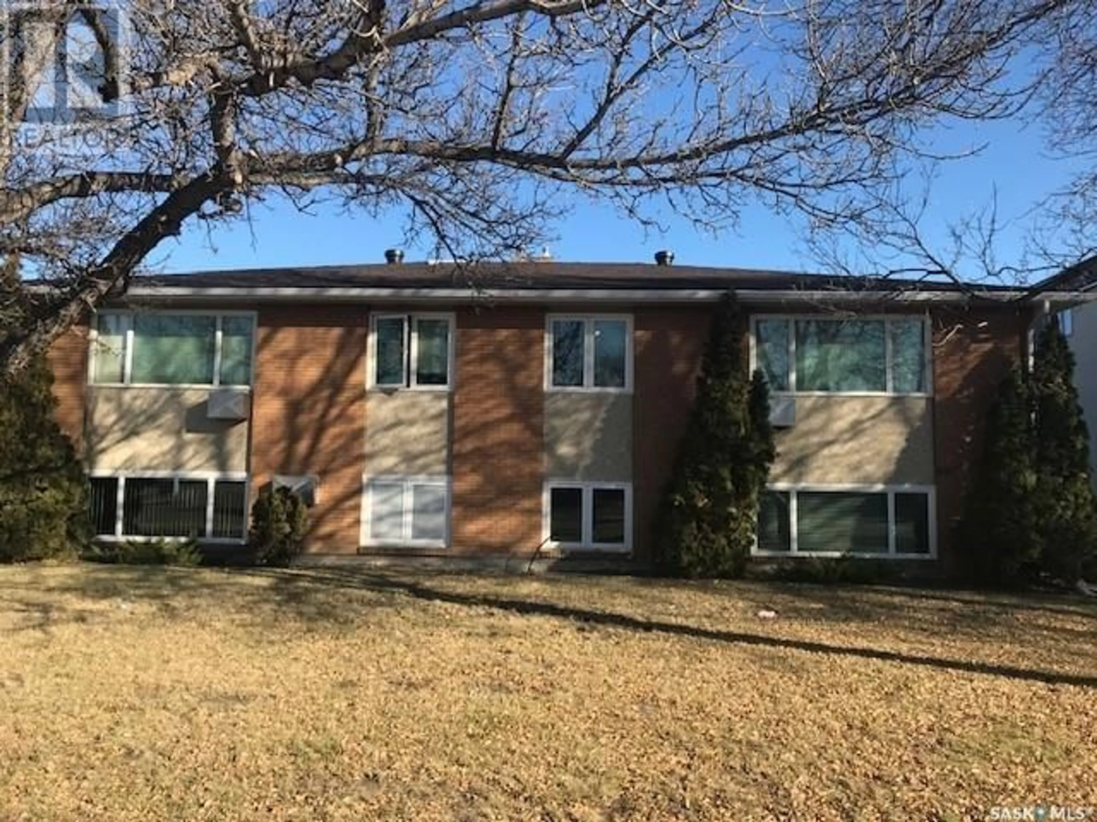 A pic from exterior of the house or condo, the front or back of building for 213 McIntyre STREET, Regina Saskatchewan S4R2L7