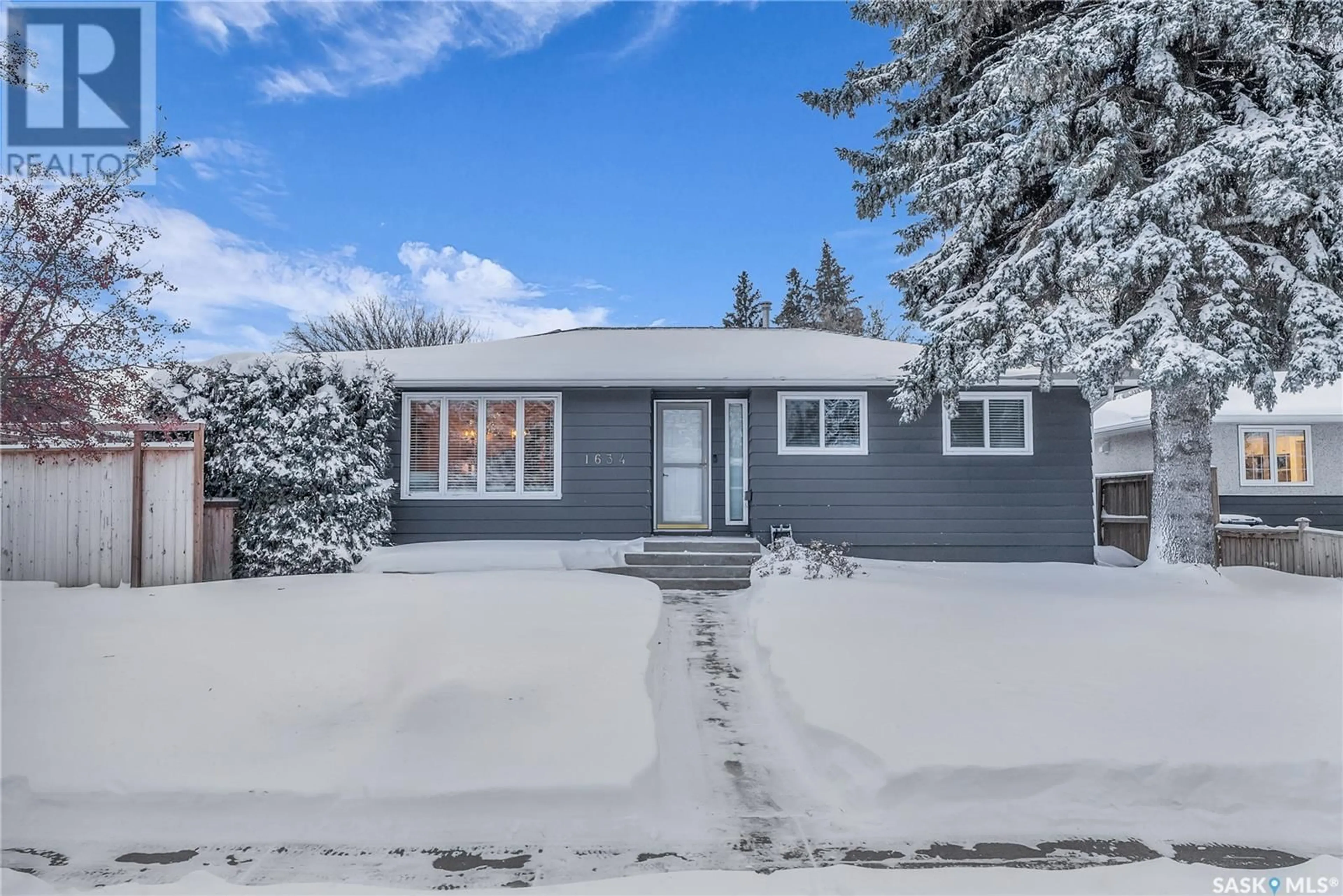 Frontside or backside of a home, cottage for 1634 Early DRIVE, Saskatoon Saskatchewan S7H3K5