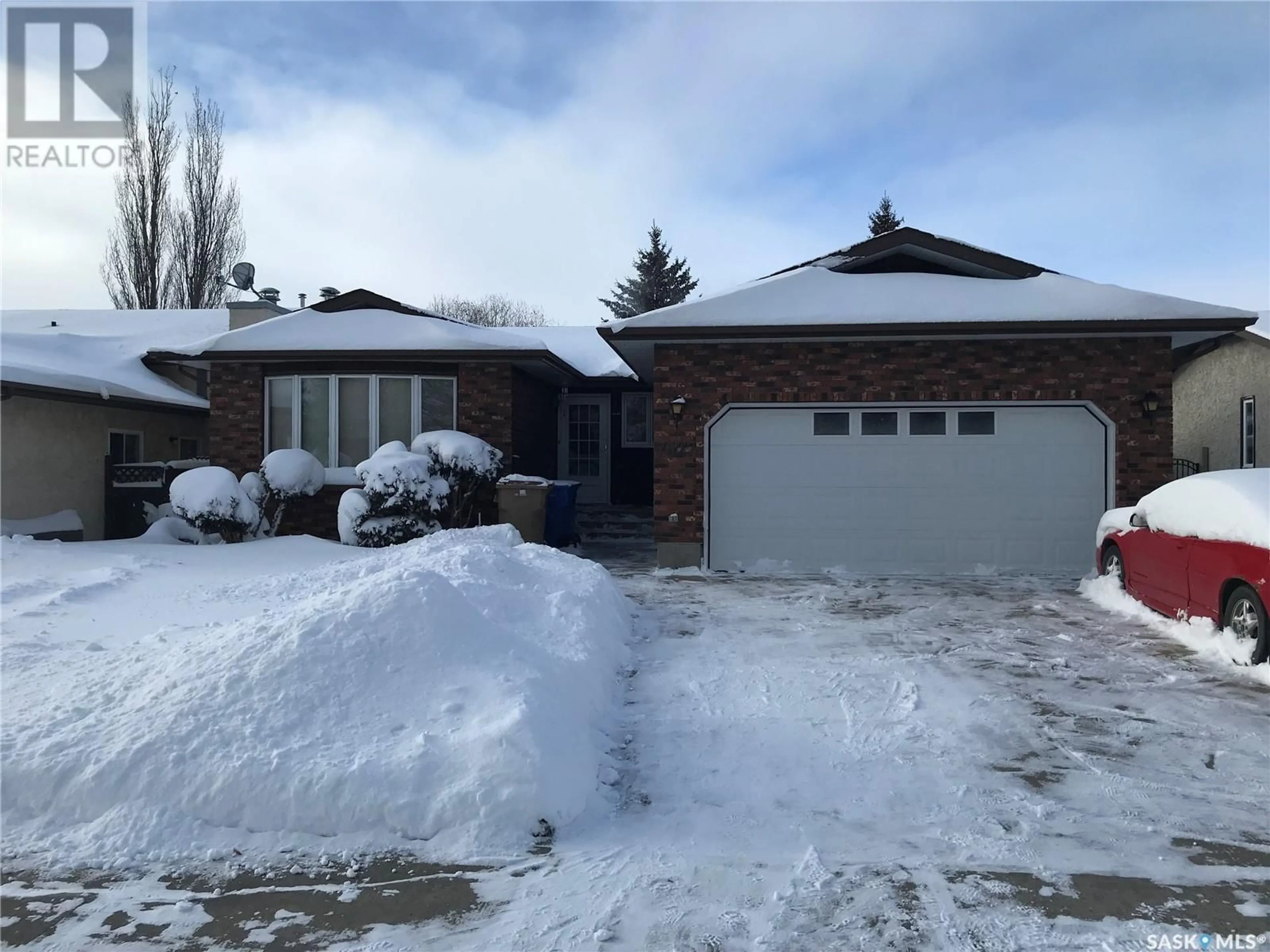 Frontside or backside of a home, the street view for 7627 Discovery ROAD, Regina Saskatchewan S4S6B4