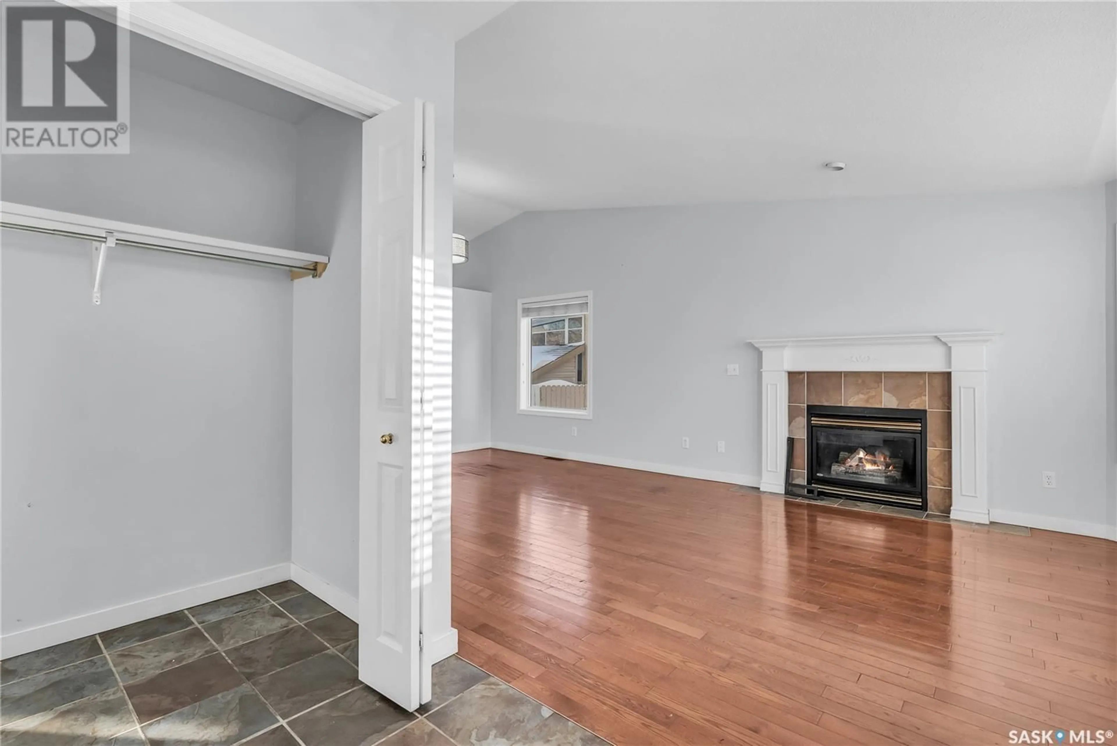 Indoor entryway, wood floors for 235 BEERLING CRESCENT, Saskatoon Saskatchewan S7S1K4