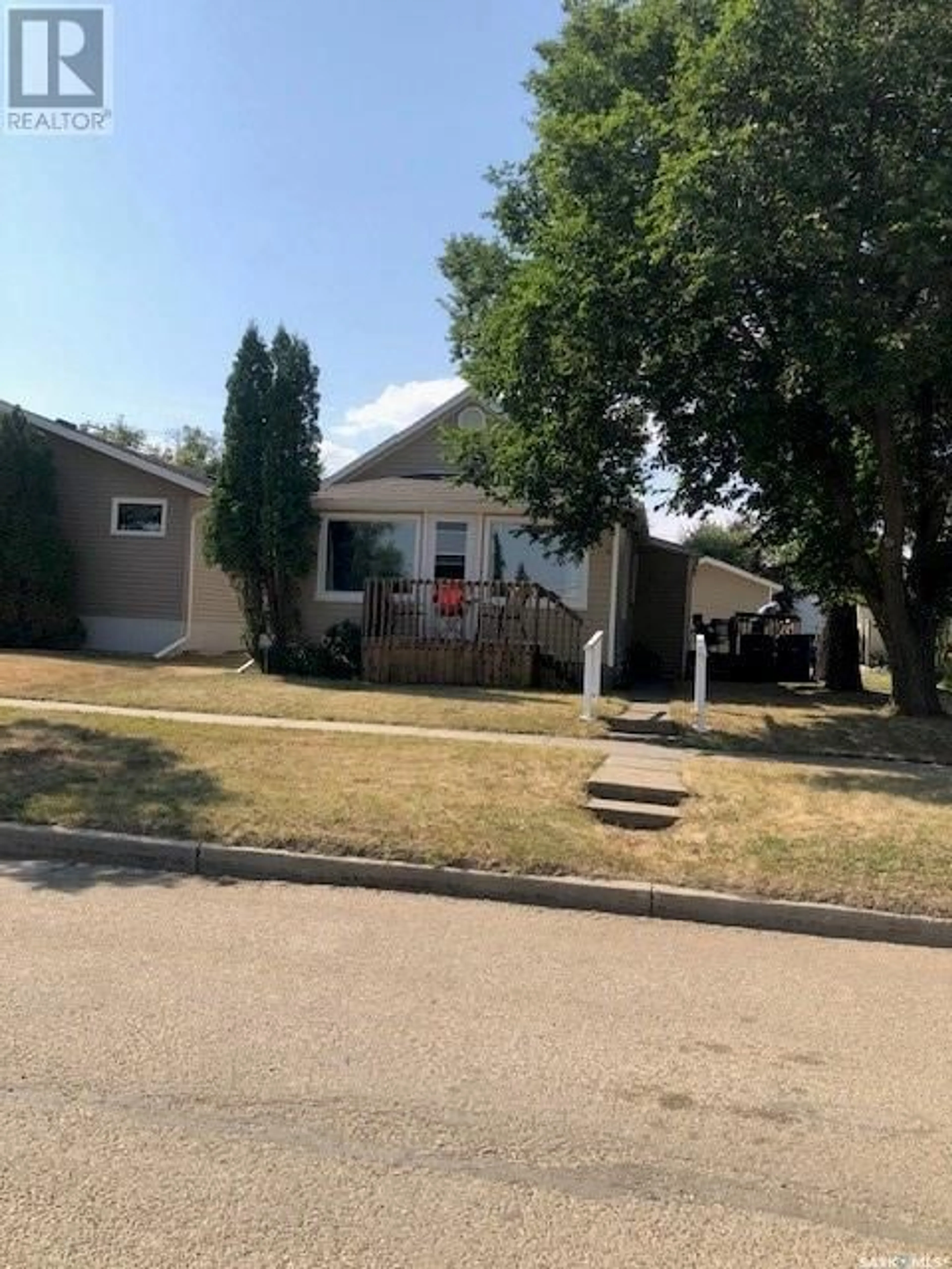 Frontside or backside of a home, the street view for 206 3rd AVENUE E, Assiniboia Saskatchewan S0H0B0