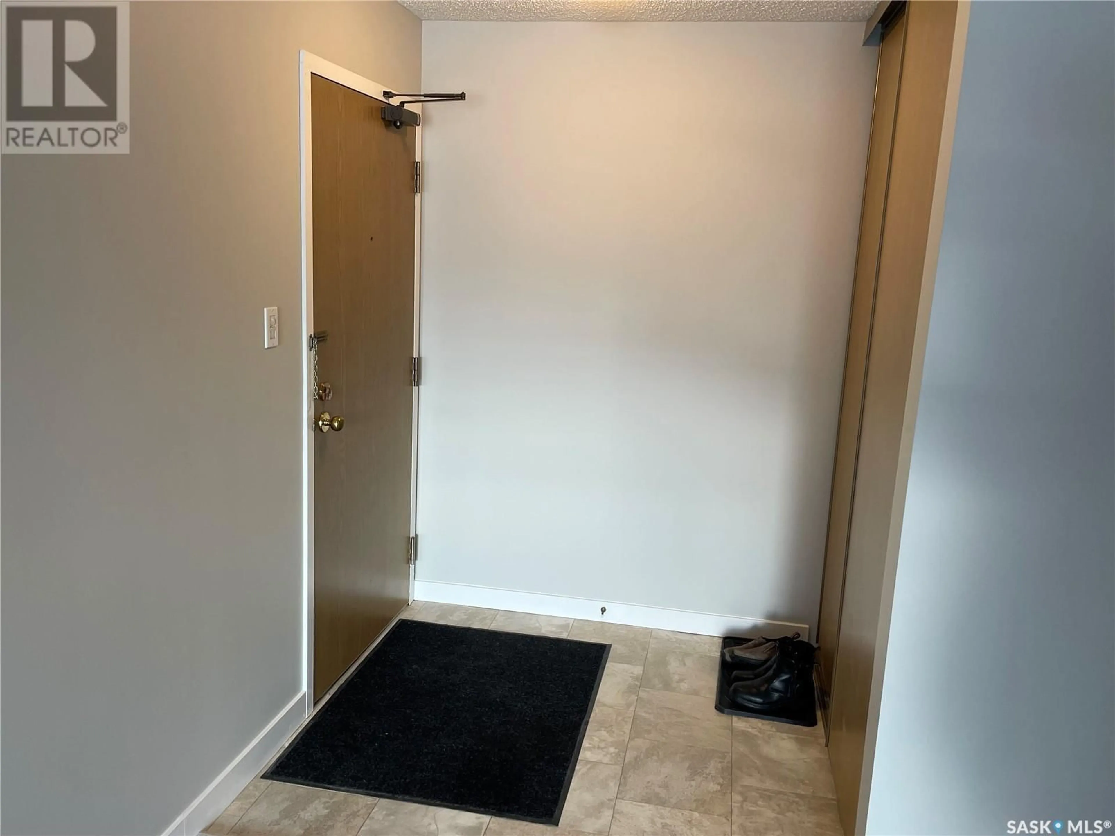 Indoor entryway, not visible floor for 202 309 A CREE CRESCENT, Saskatoon Saskatchewan S7K7Y3