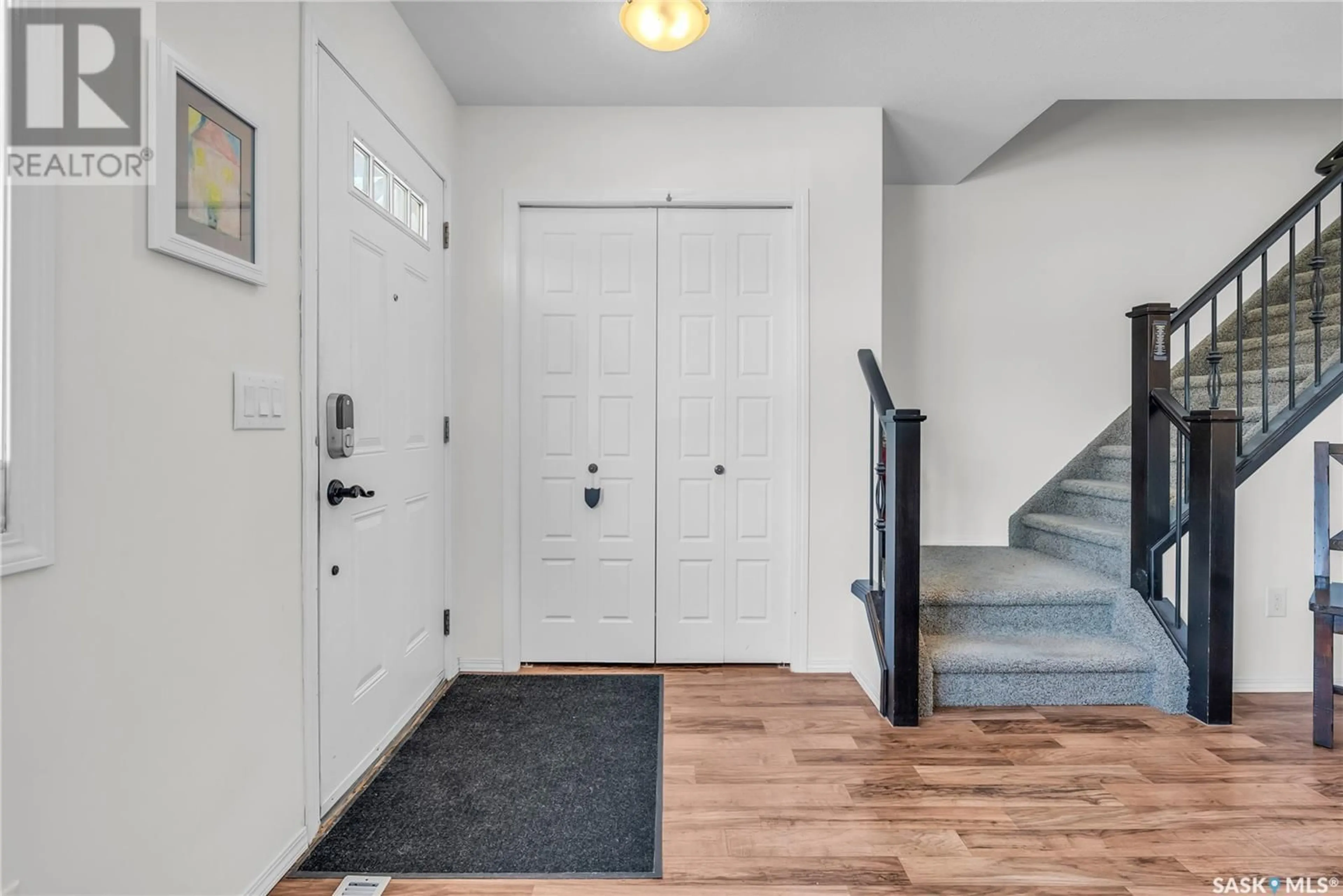 Indoor entryway, wood floors for 322 Levalley COVE, Saskatoon Saskatchewan S7T0K9