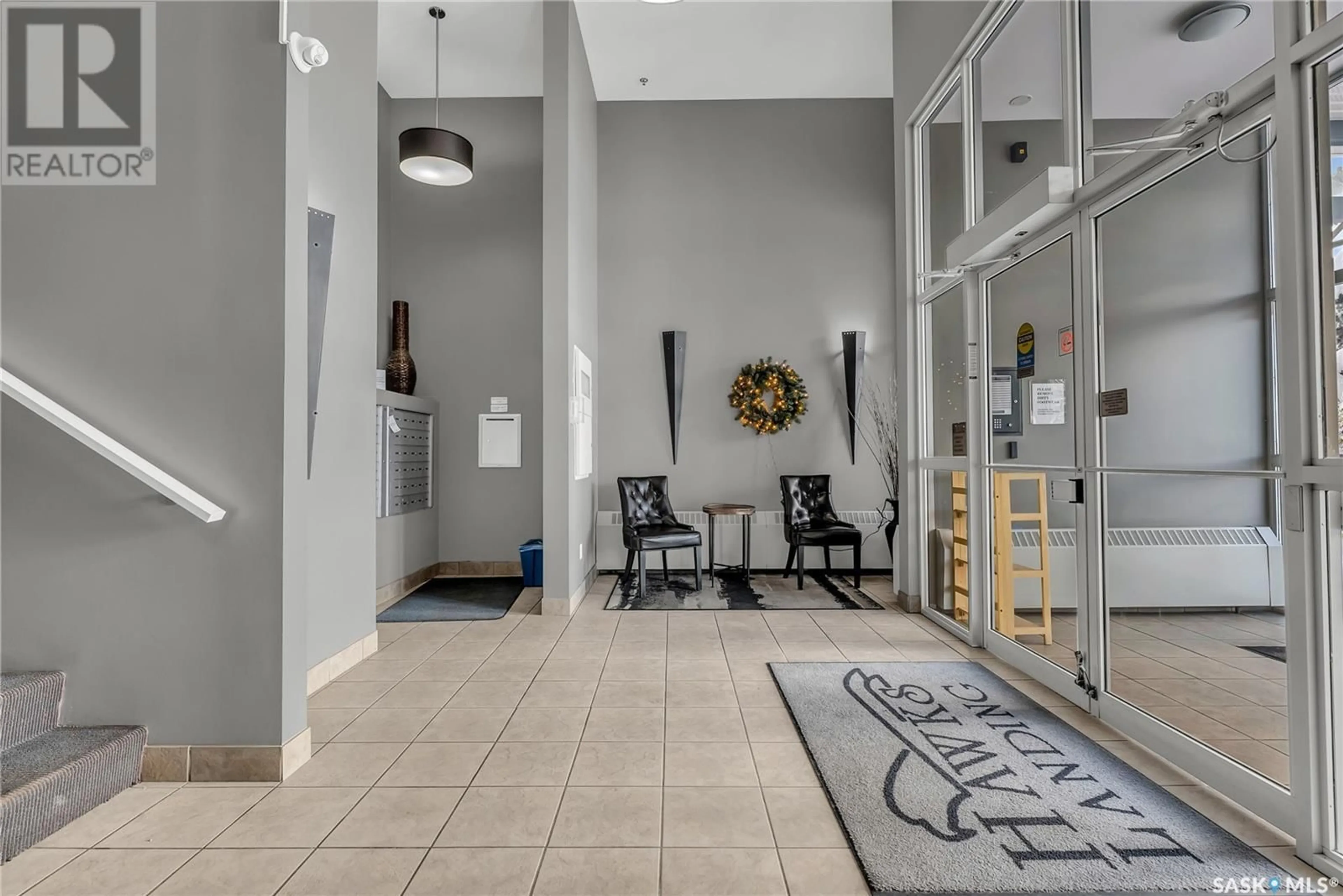 Indoor foyer, ceramic floors for 306 102 Kingsmere PLACE, Saskatoon Saskatchewan S7J2K3