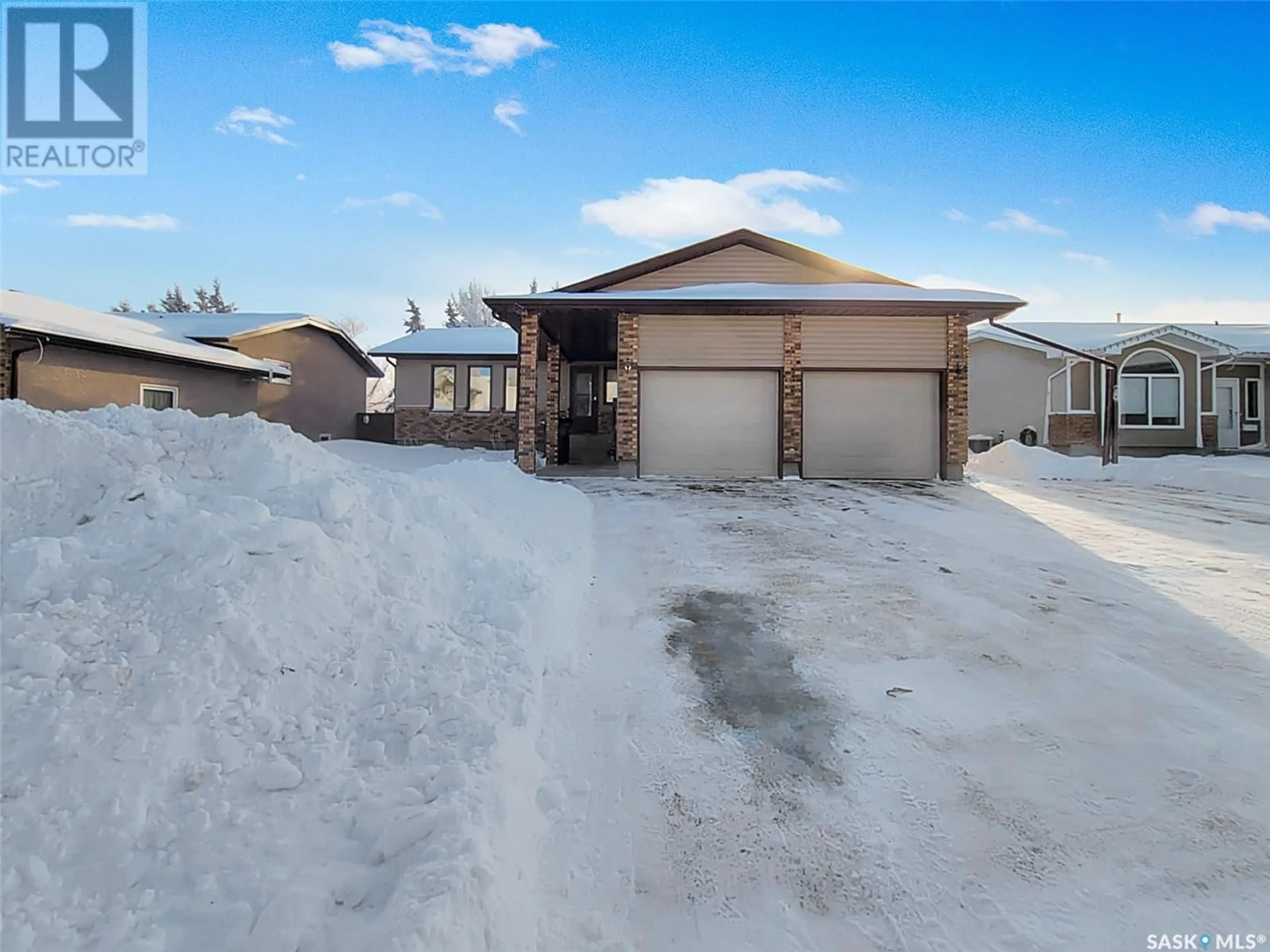 Frontside or backside of a home, the street view for 78 Sunset DRIVE S, Yorkton Saskatchewan S3N3X9