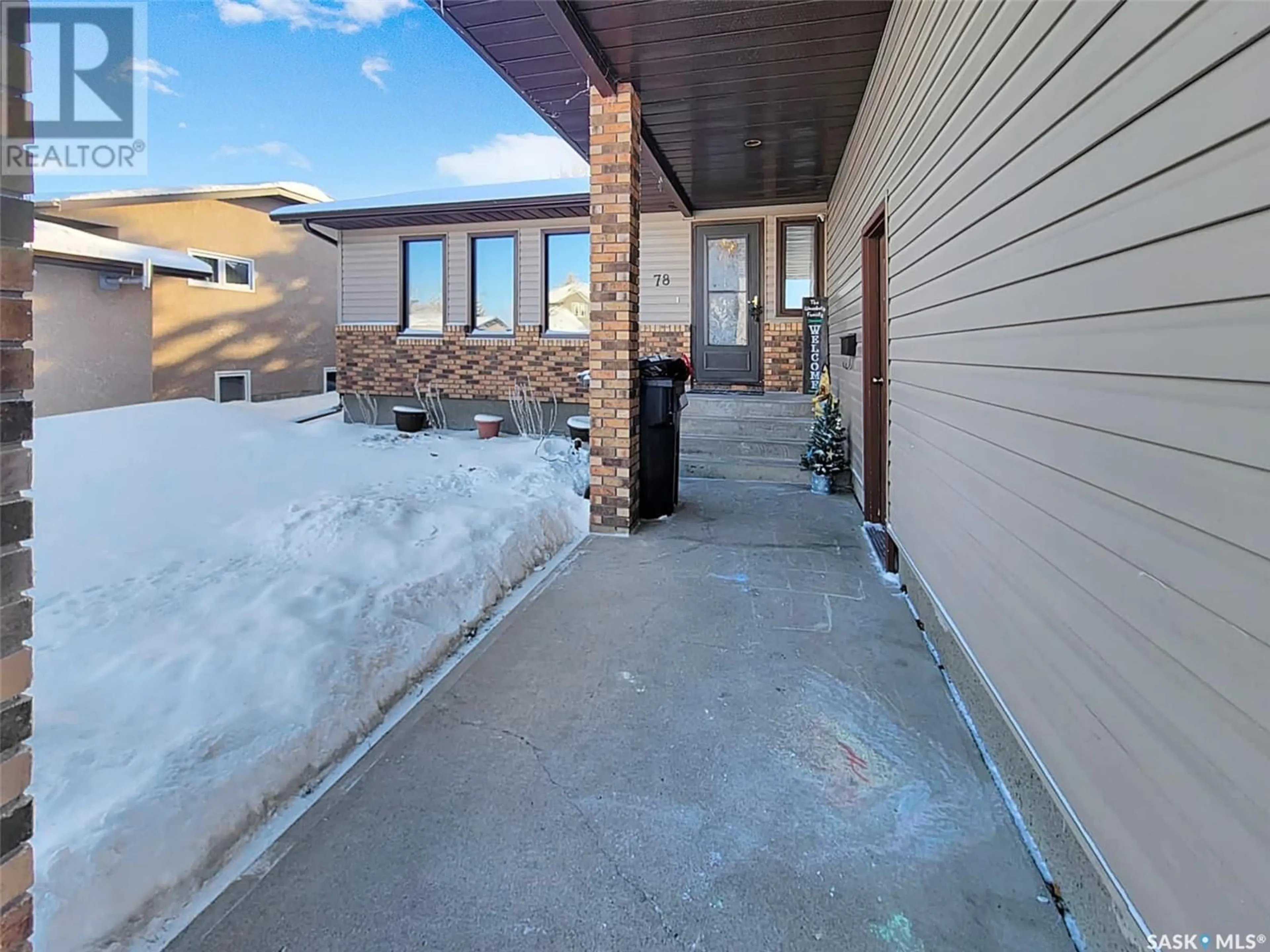 Frontside or backside of a home, the street view for 78 Sunset DRIVE S, Yorkton Saskatchewan S3N3X9