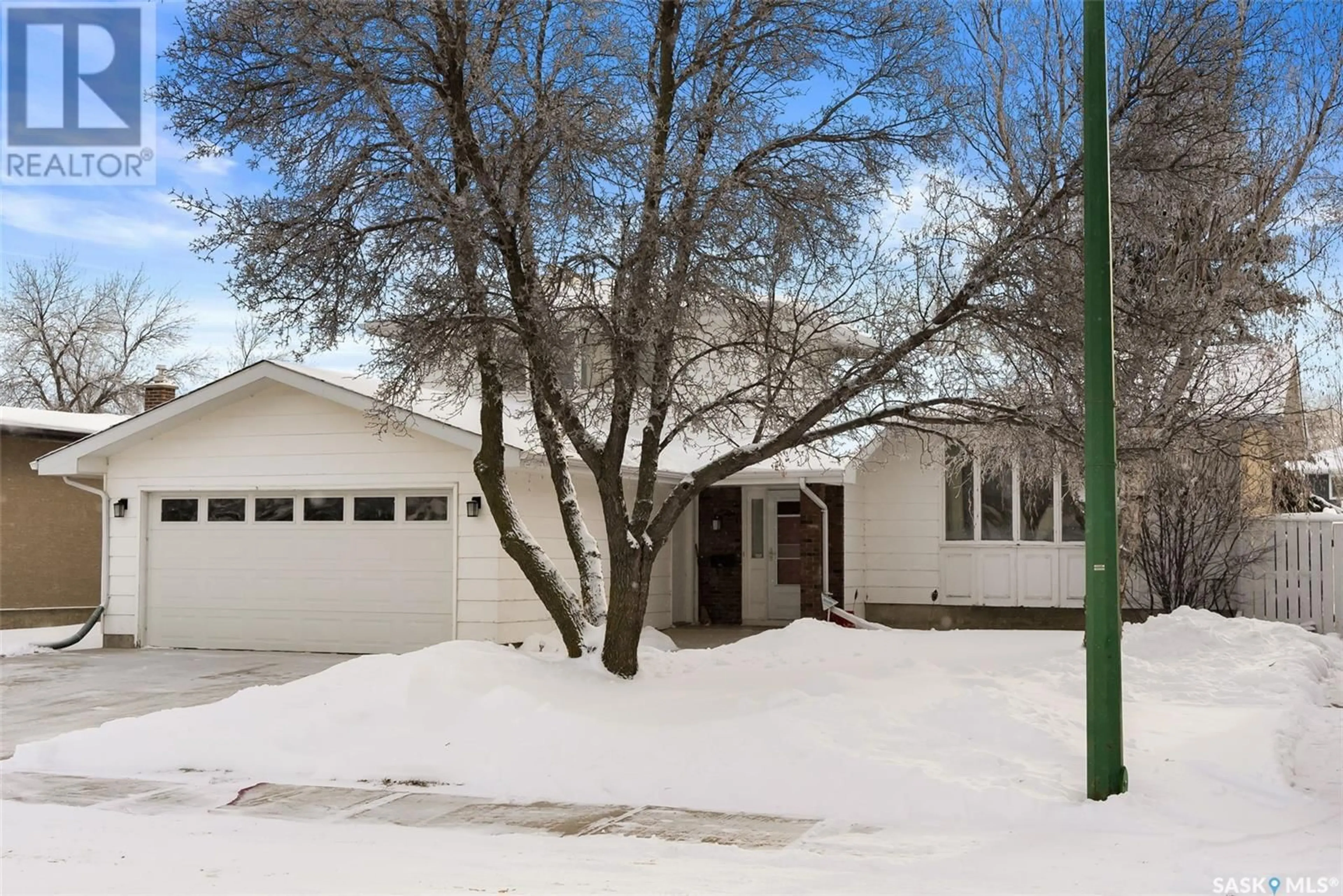 Frontside or backside of a home, the street view for 27 Laubach AVENUE, Regina Saskatchewan S4S6C3