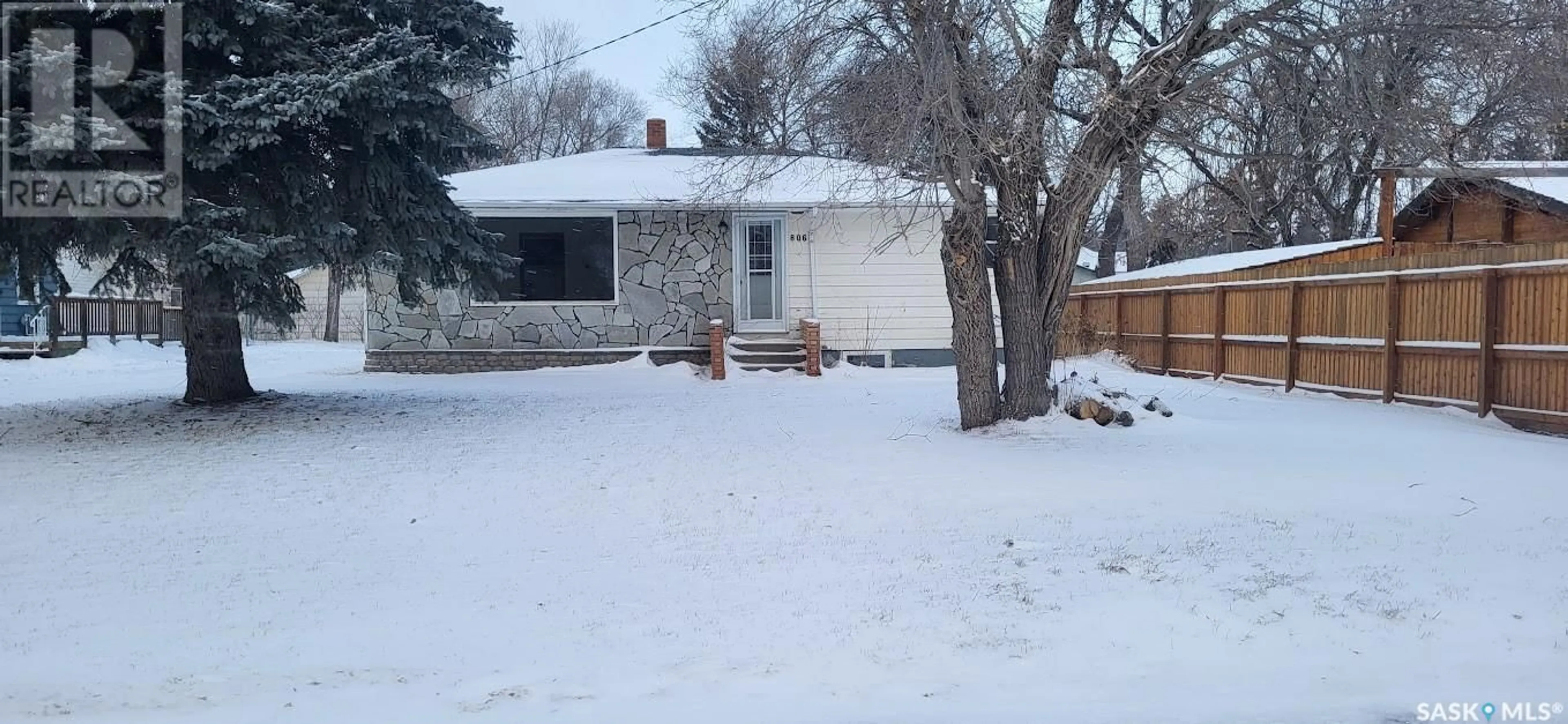 Frontside or backside of a home, the fenced backyard for 806 Prospect AVENUE, Oxbow Saskatchewan S0C2B0