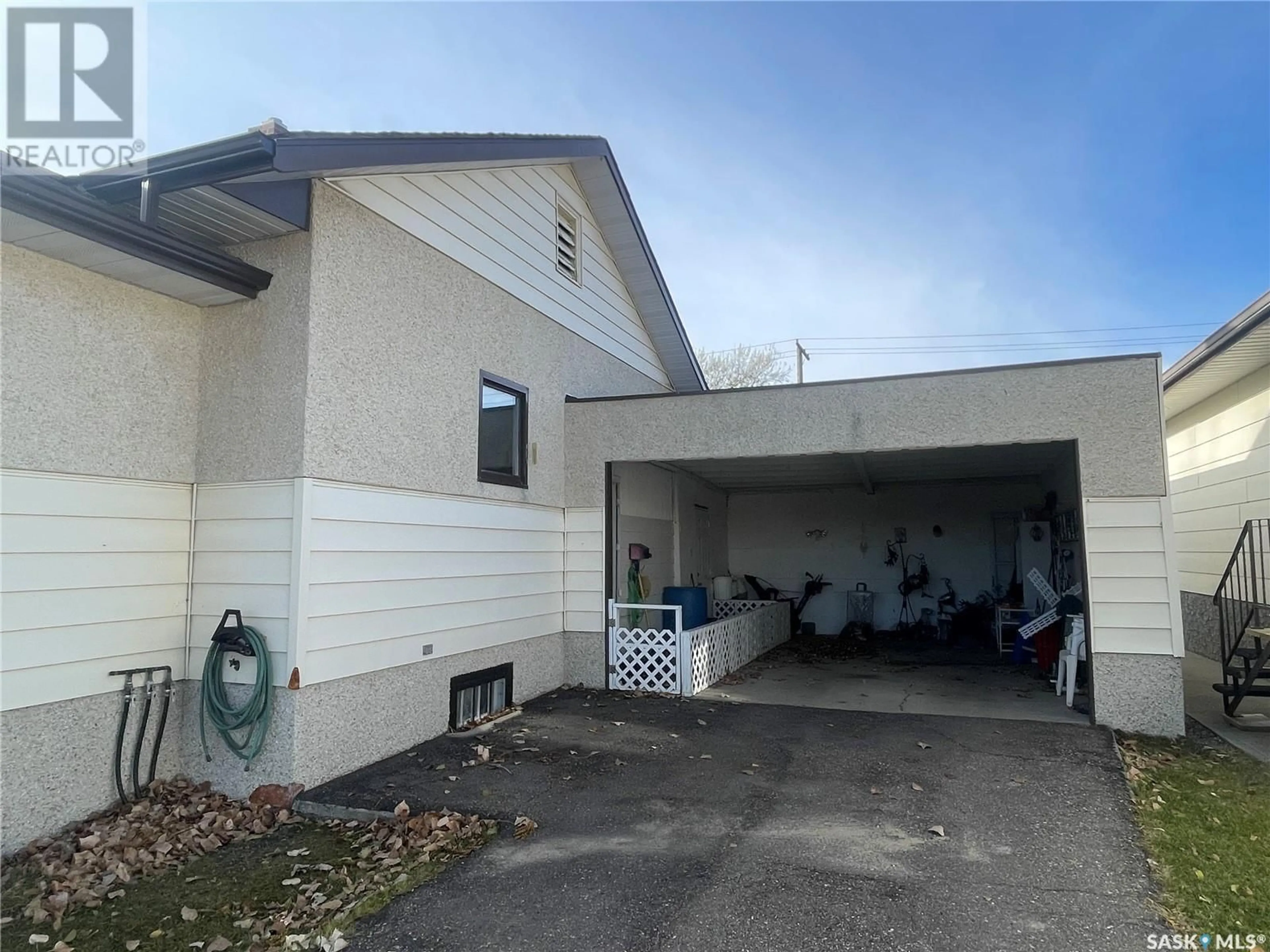 Indoor garage, unknown floor for 217 Maple STREET, Maple Creek Saskatchewan S0N1N0