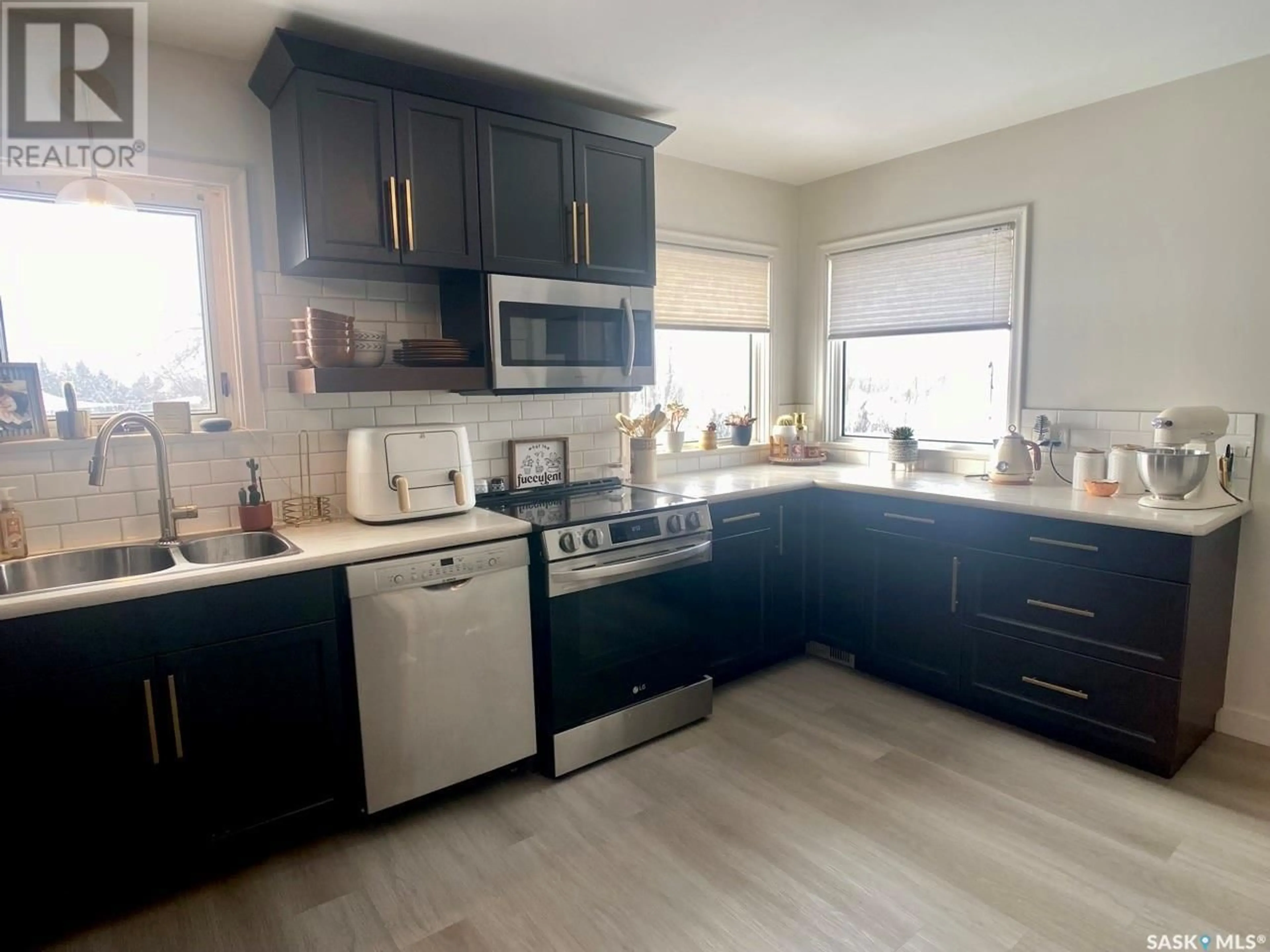 Kitchen, wood floors, cottage for 16 Woodhams AVENUE, Fillmore Saskatchewan S0G1N0