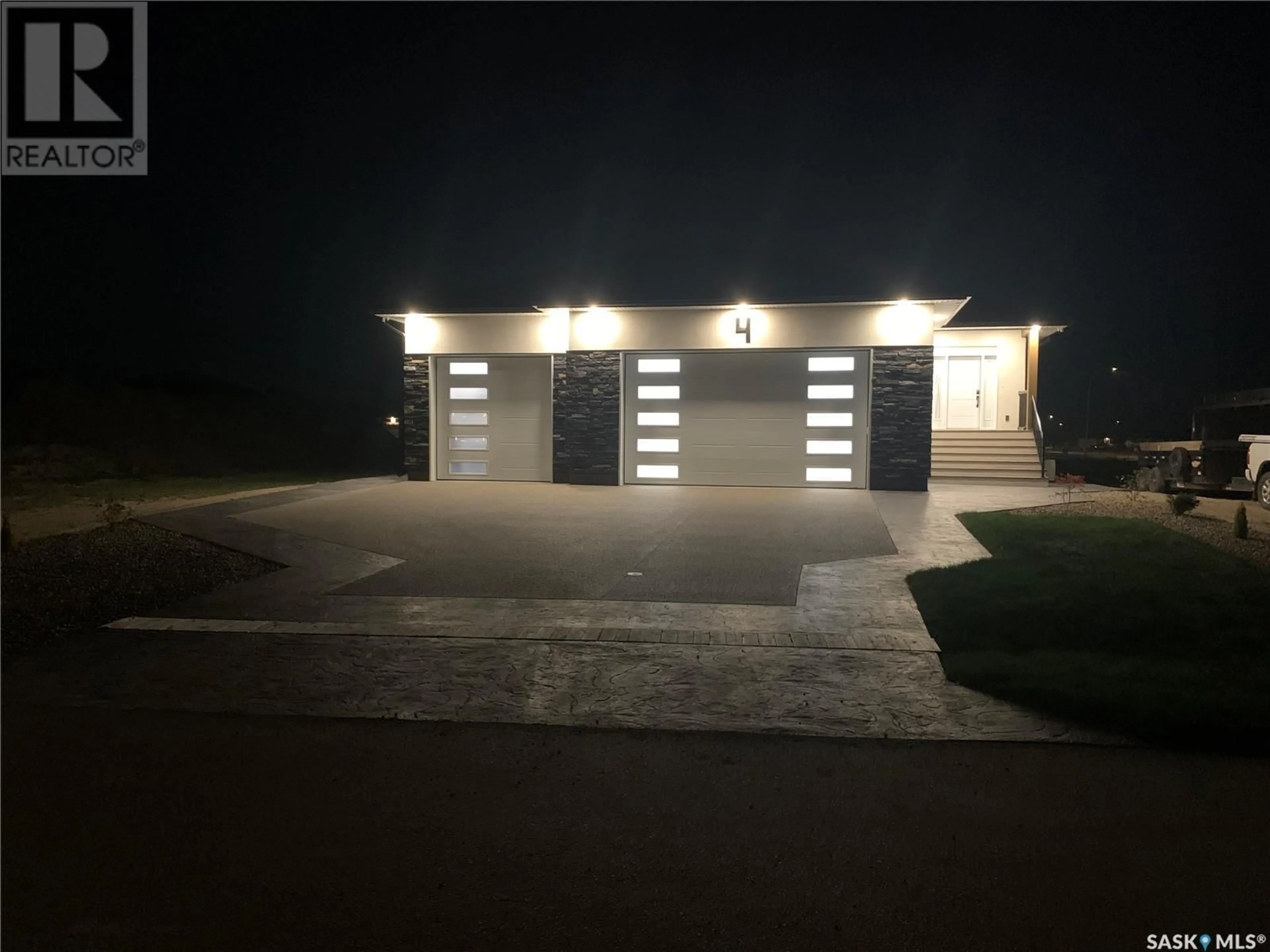 Indoor garage, cement floor for 4 Huber BAY, Emerald Park Saskatchewan S4L0E7