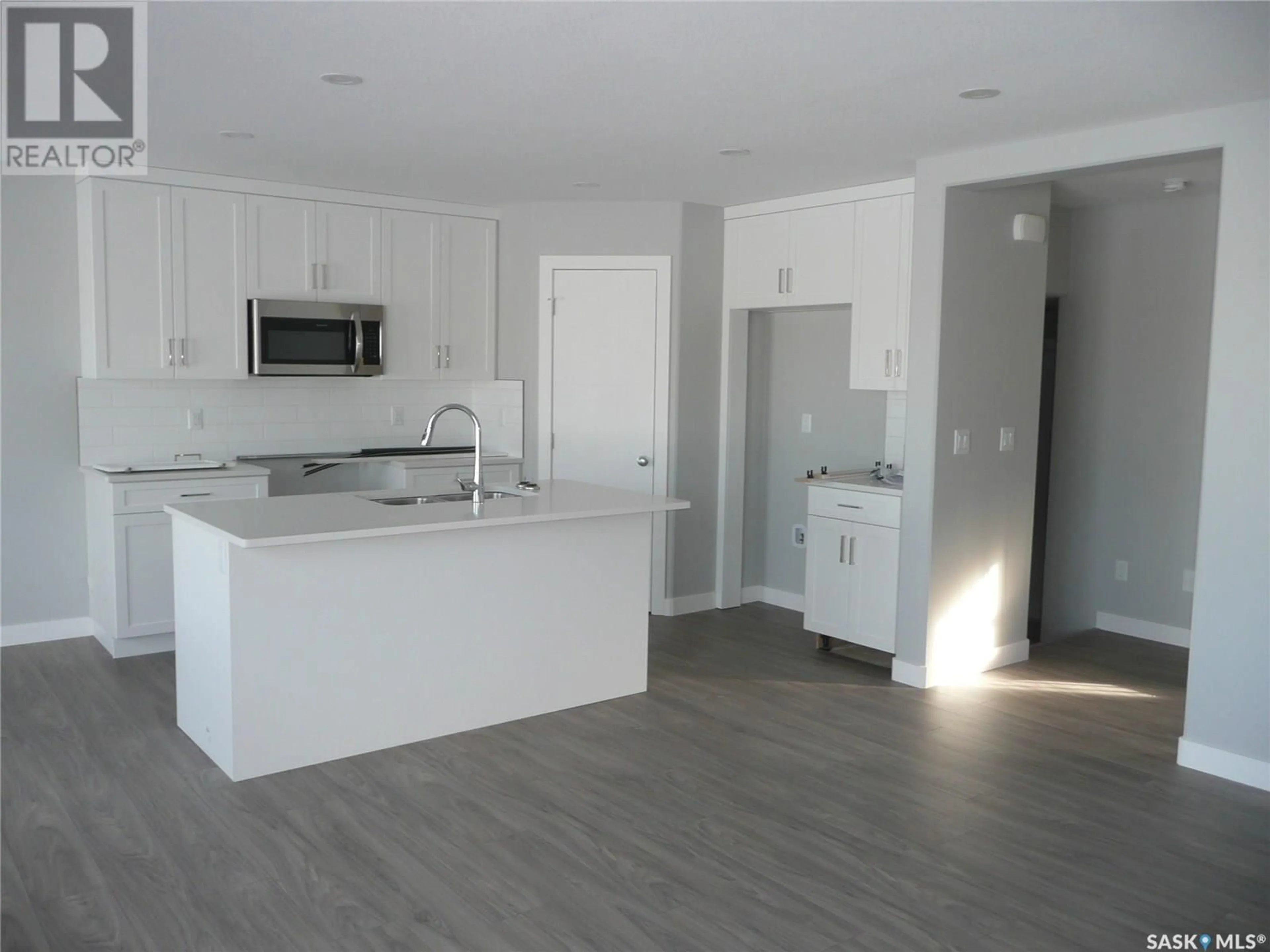 Open concept kitchen for 547 Myles Heidt MANOR, Saskatoon Saskatchewan S7W1J3