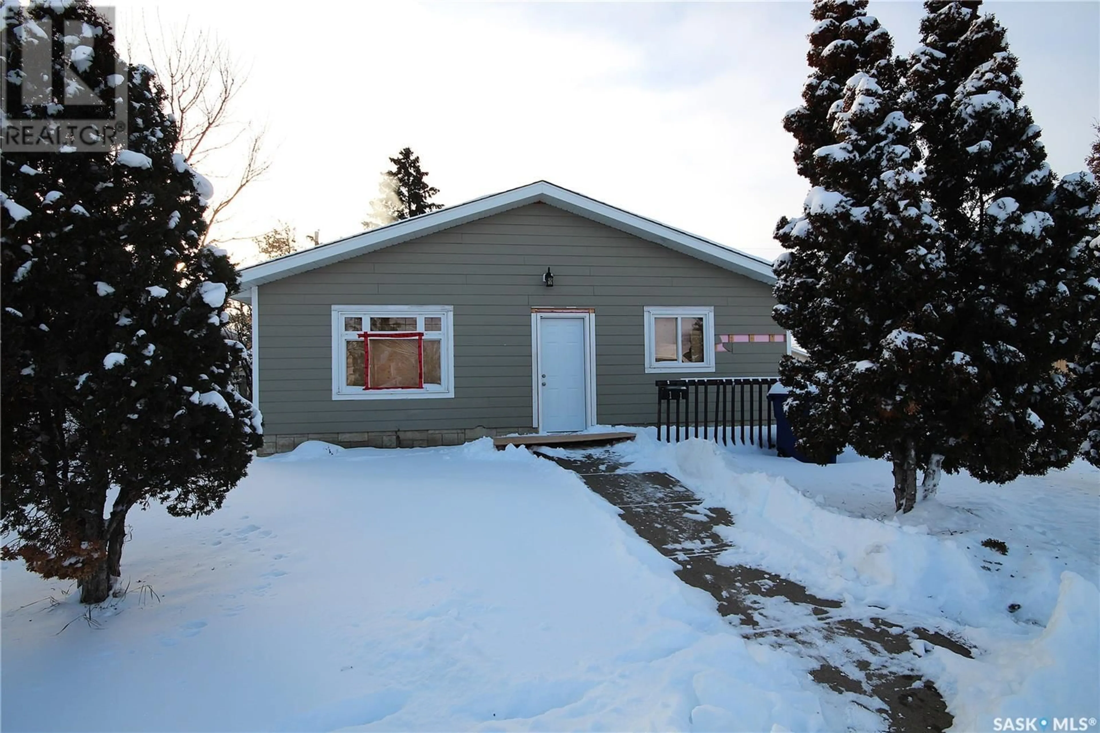 A pic from exterior of the house or condo, cottage for 181 20th STREET, Battleford Saskatchewan S0M0E0