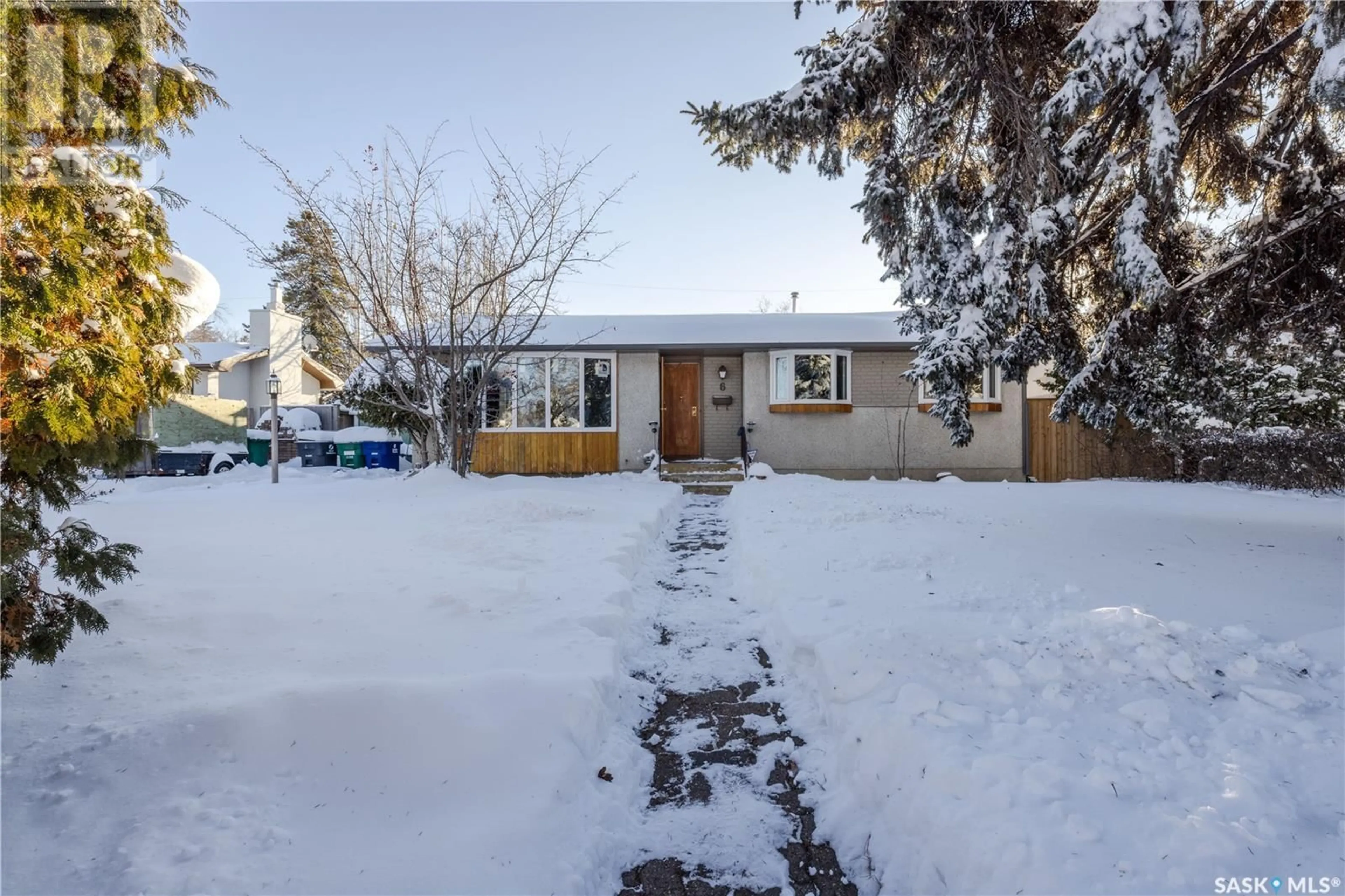 A pic from exterior of the house or condo, the street view for 6 MacDonald CRESCENT, Saskatoon Saskatchewan S7H3G6