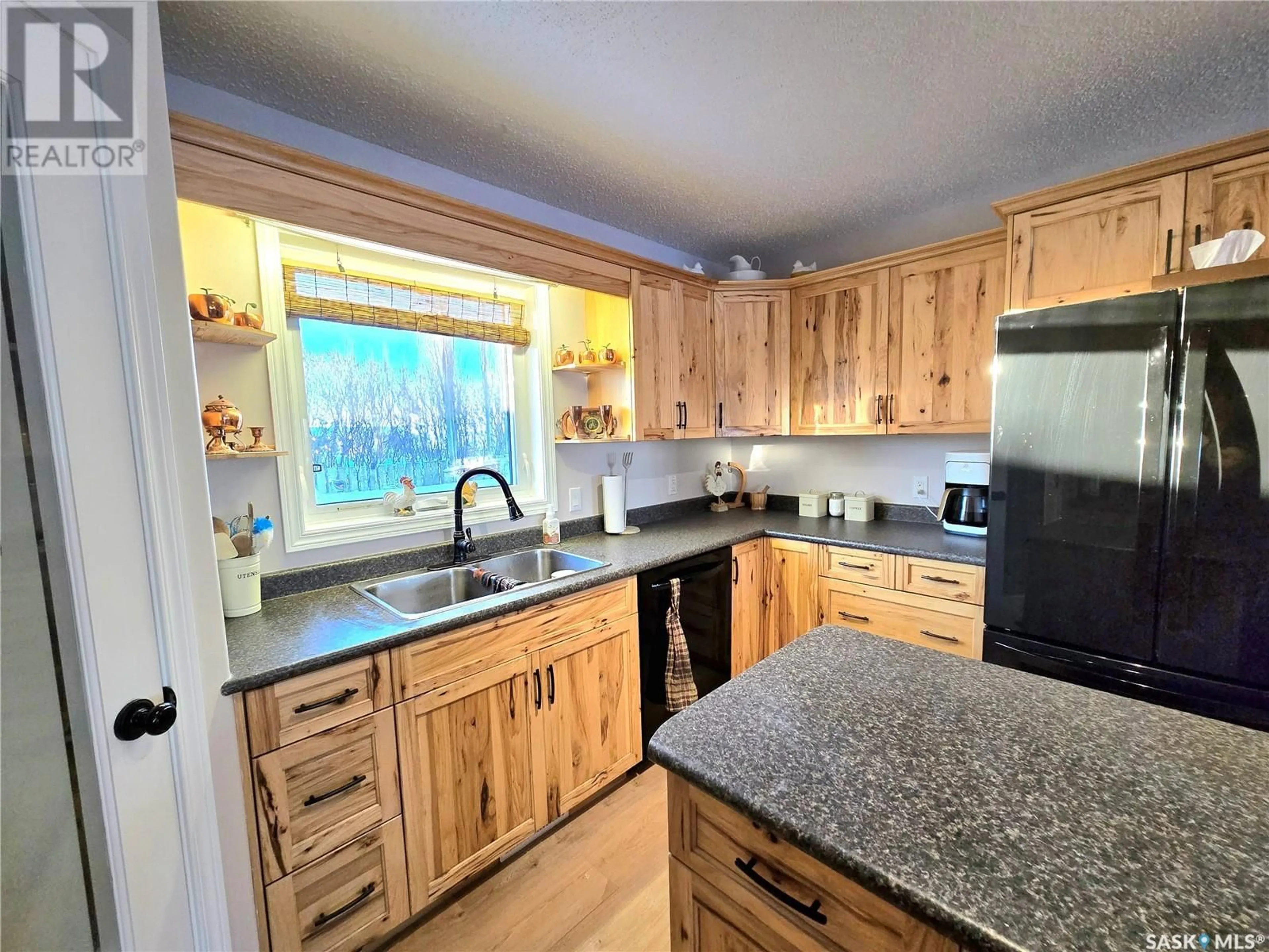 Open concept kitchen for 18 1st STREET W, Baldwinton Saskatchewan S0M0B0