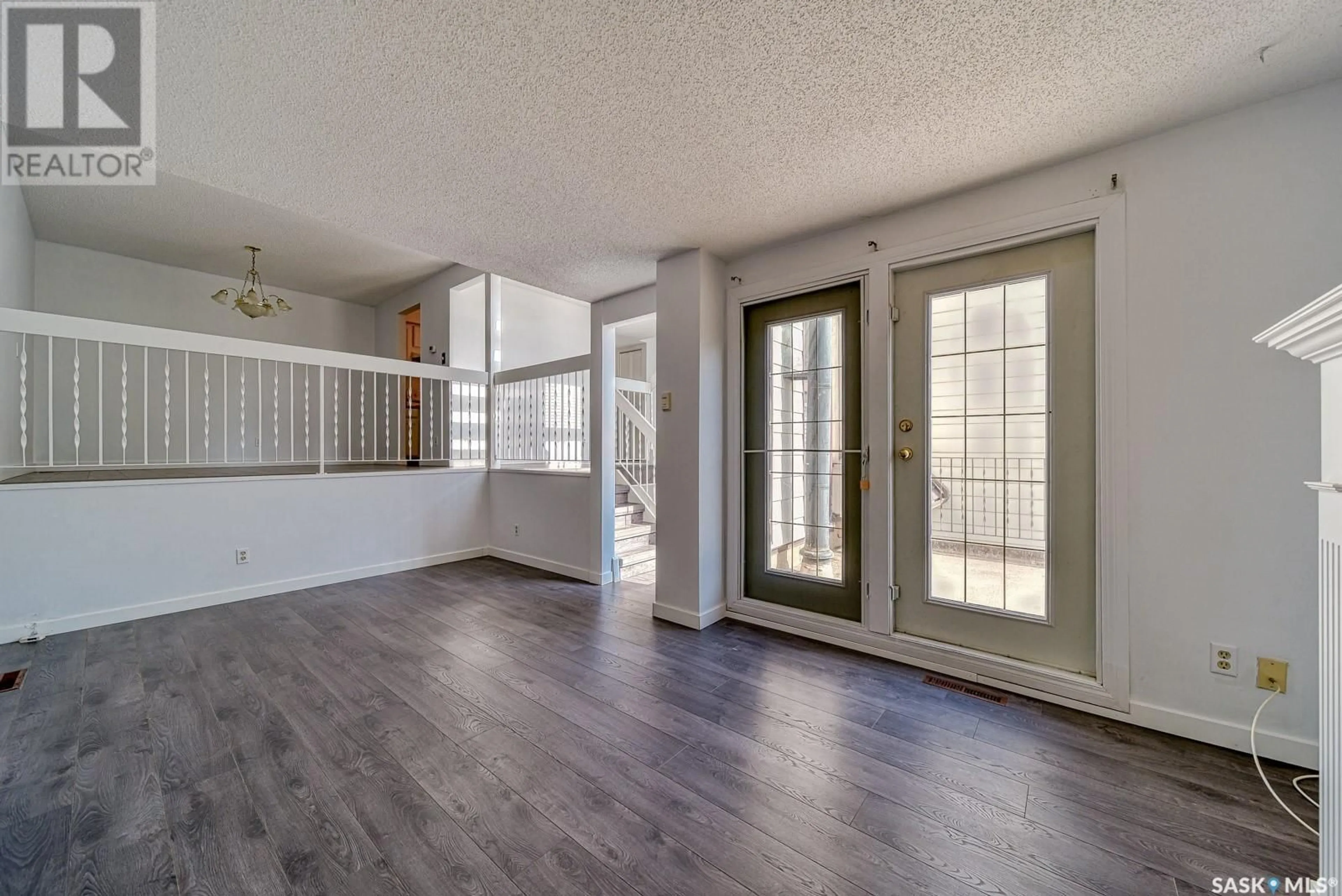 Indoor entryway, wood floors for 5040 10th AVENUE, Regina Saskatchewan S4T7P4