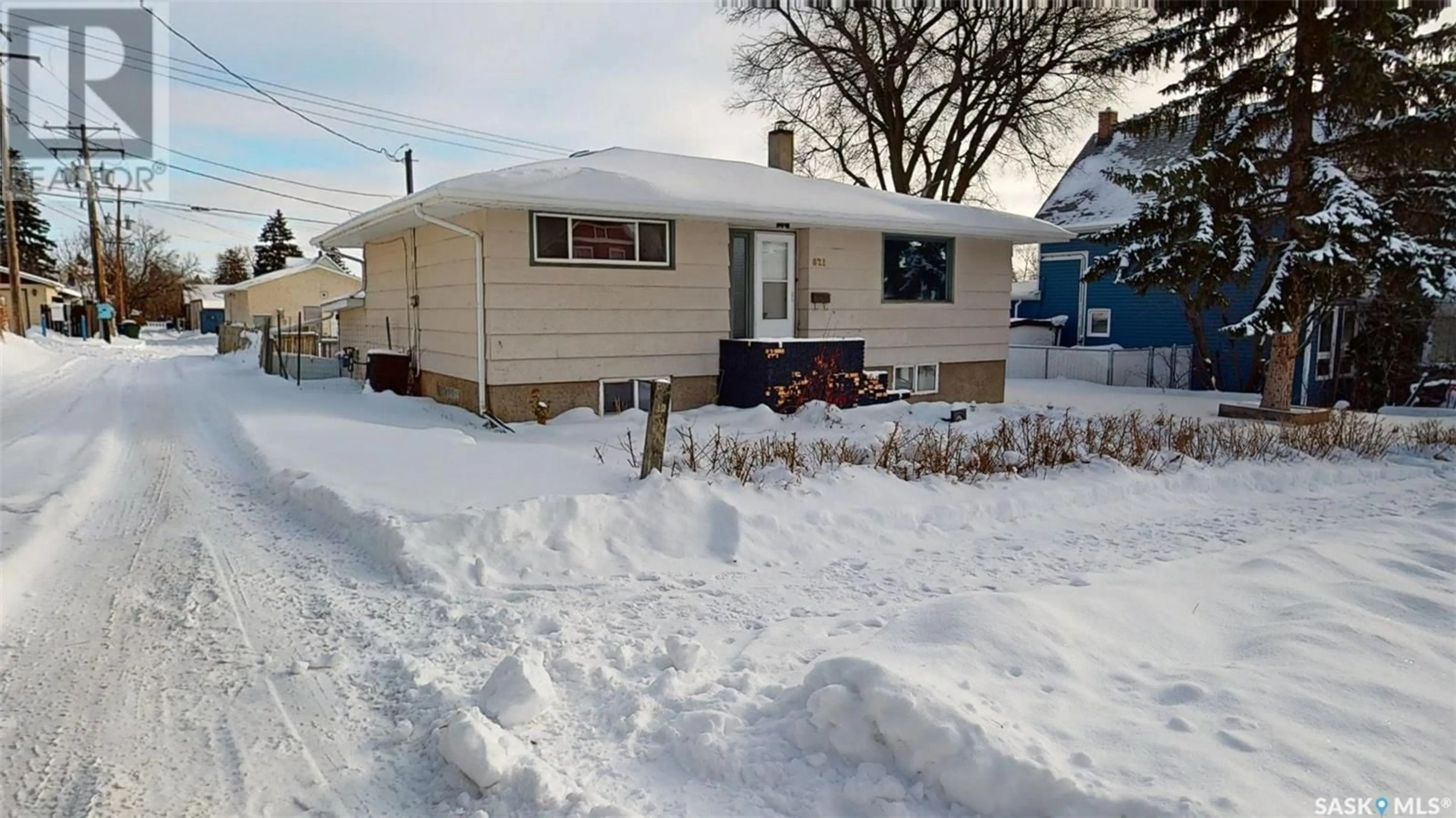 A pic from exterior of the house or condo, cottage for 821 5th AVENUE NW, Moose Jaw Saskatchewan S6H3Y3