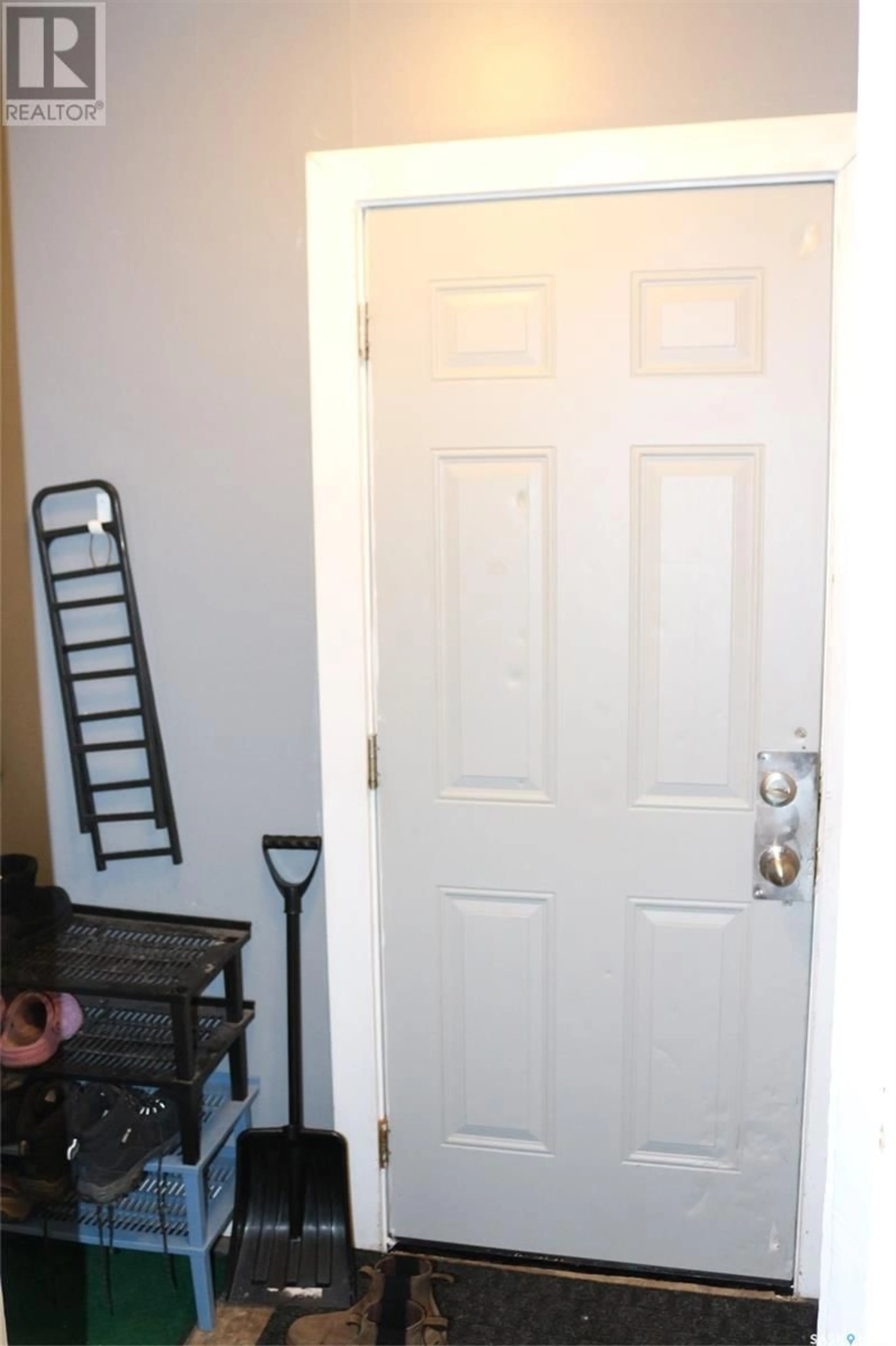 Indoor entryway, not visible floor for 1438 F AVENUE N, Saskatoon Saskatchewan S7L1X7