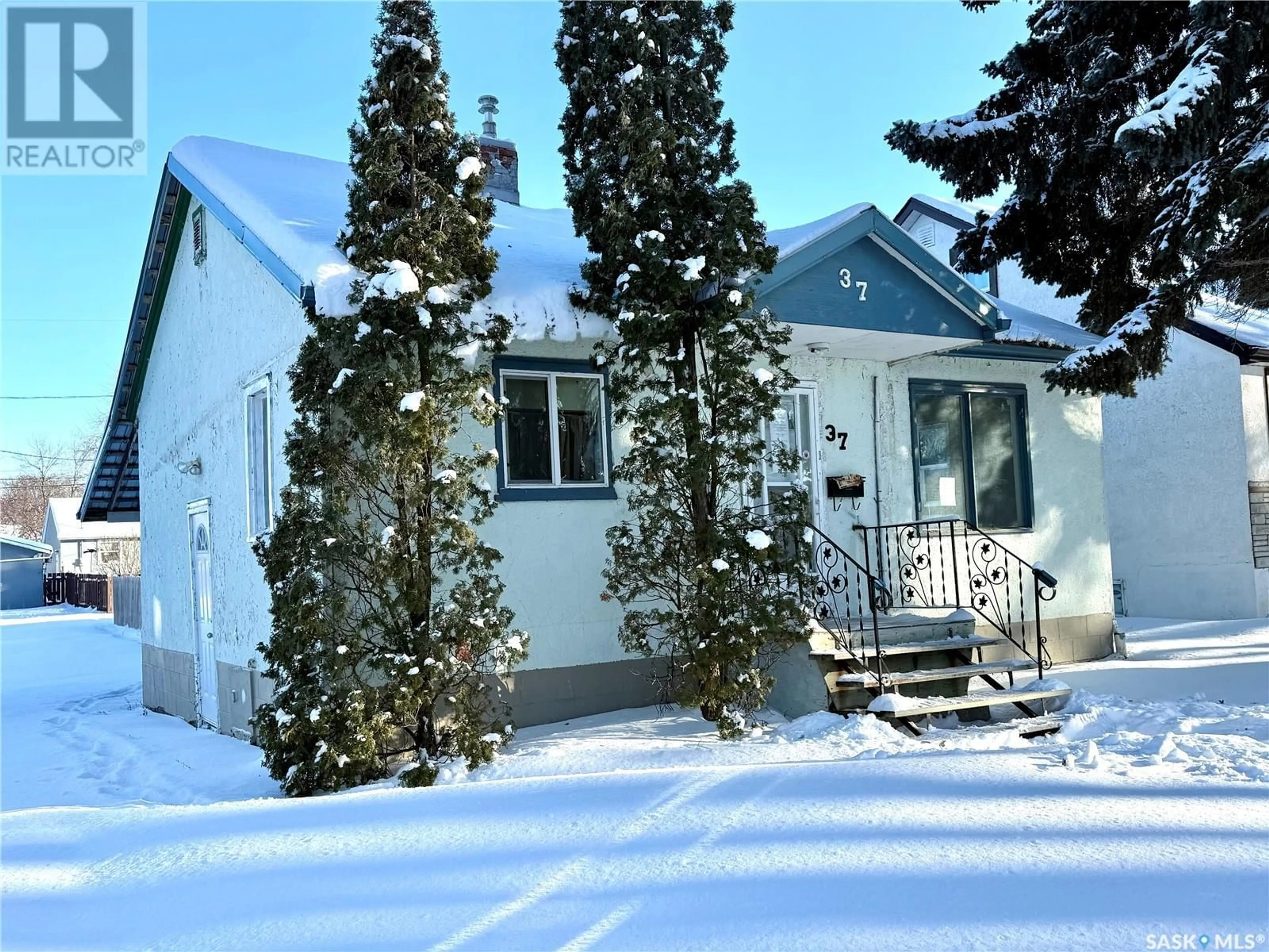 A pic from exterior of the house or condo, cottage for 37 Wallace AVENUE, Yorkton Saskatchewan S3N2E6