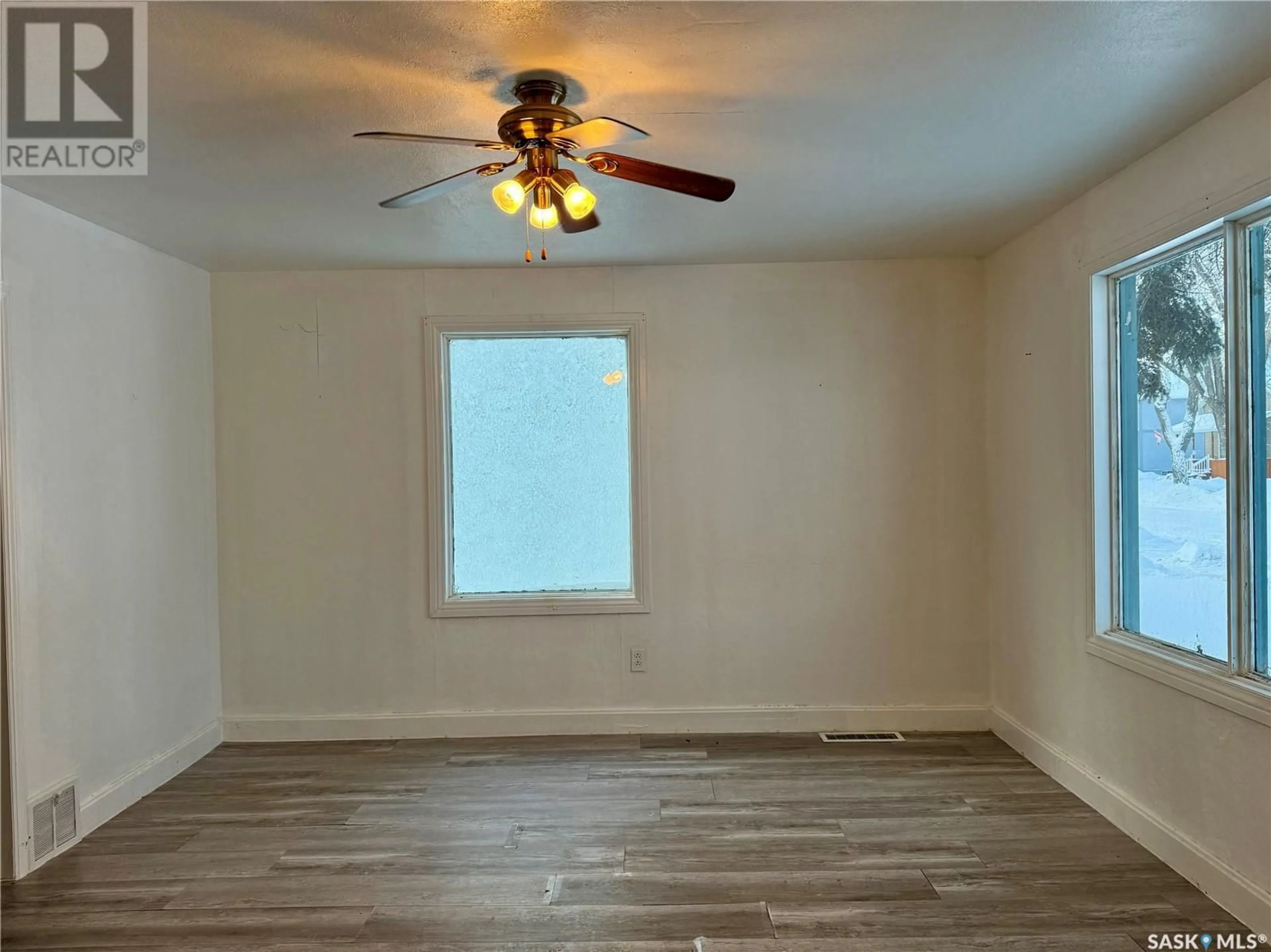 A pic of a room, wood floors for 37 Wallace AVENUE, Yorkton Saskatchewan S3N2E6