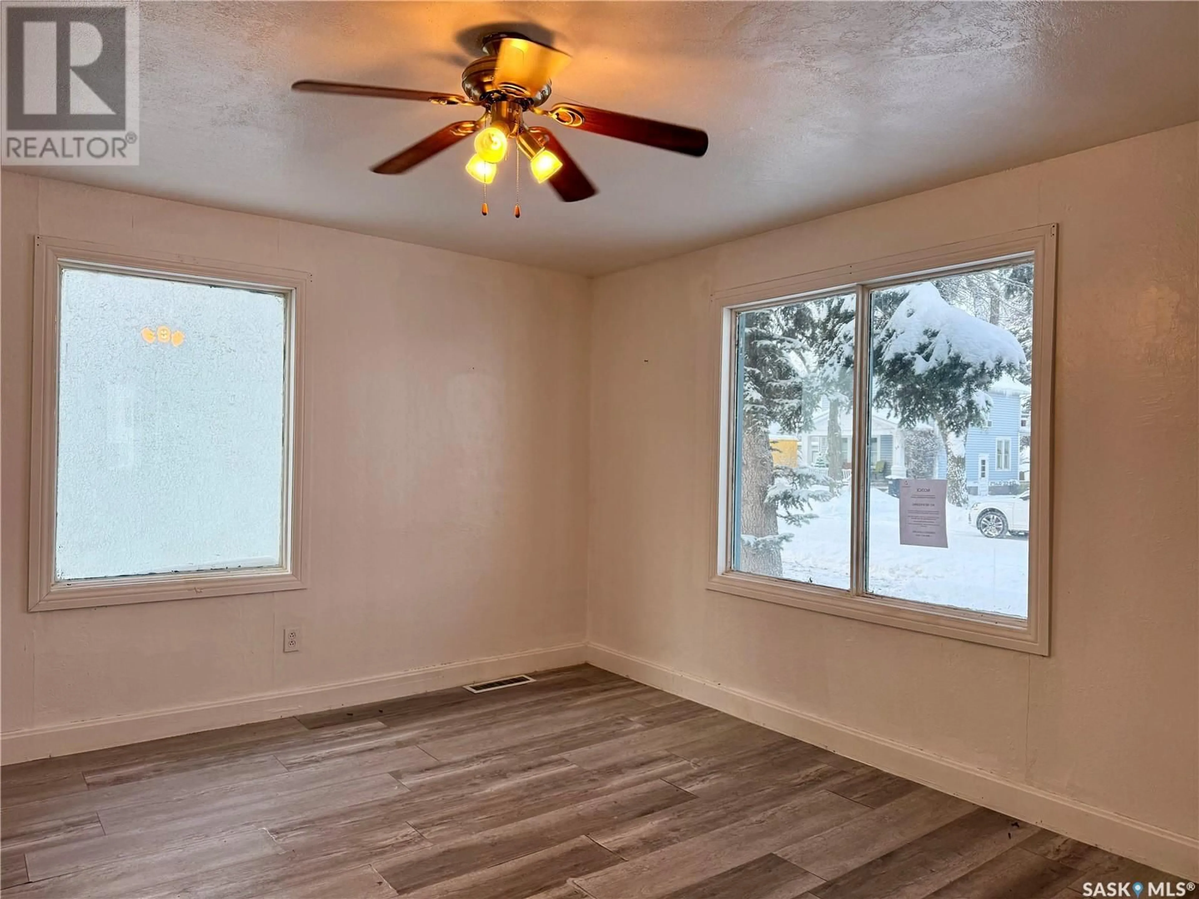 A pic of a room, wood floors for 37 Wallace AVENUE, Yorkton Saskatchewan S3N2E6