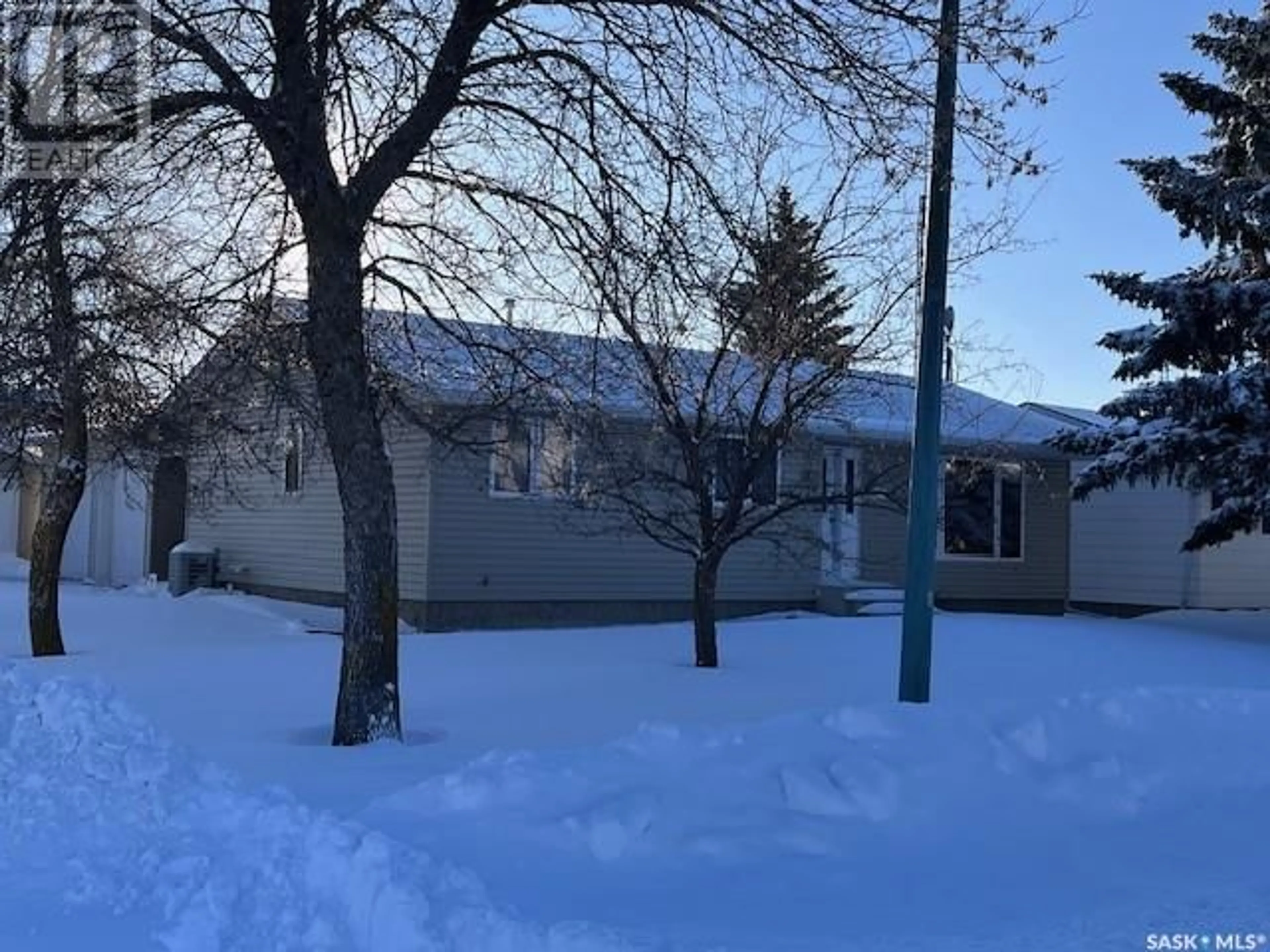 A pic from exterior of the house or condo, the front or back of building for 201 Milburn STREET, Melfort Saskatchewan S0E1A0