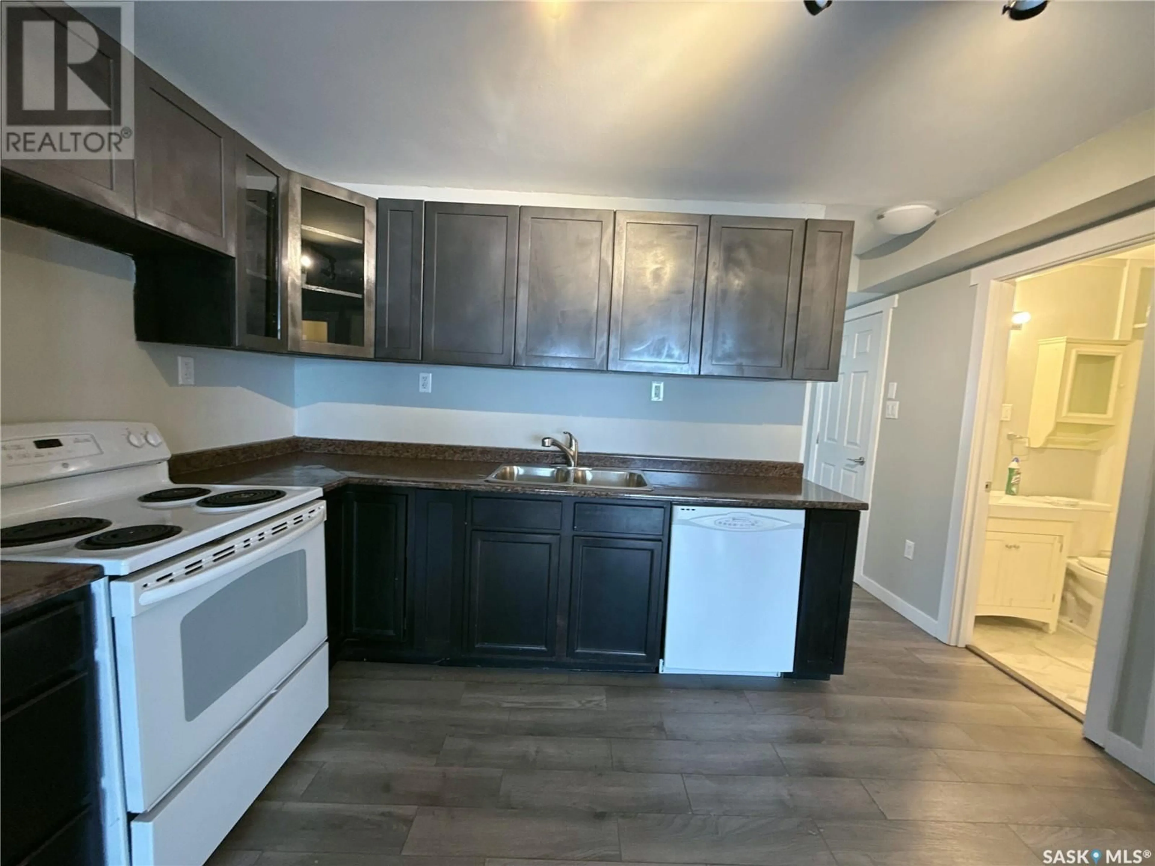 Standard kitchen, wood floors, cottage for 916 Athol STREET, Regina Saskatchewan S4T3B7